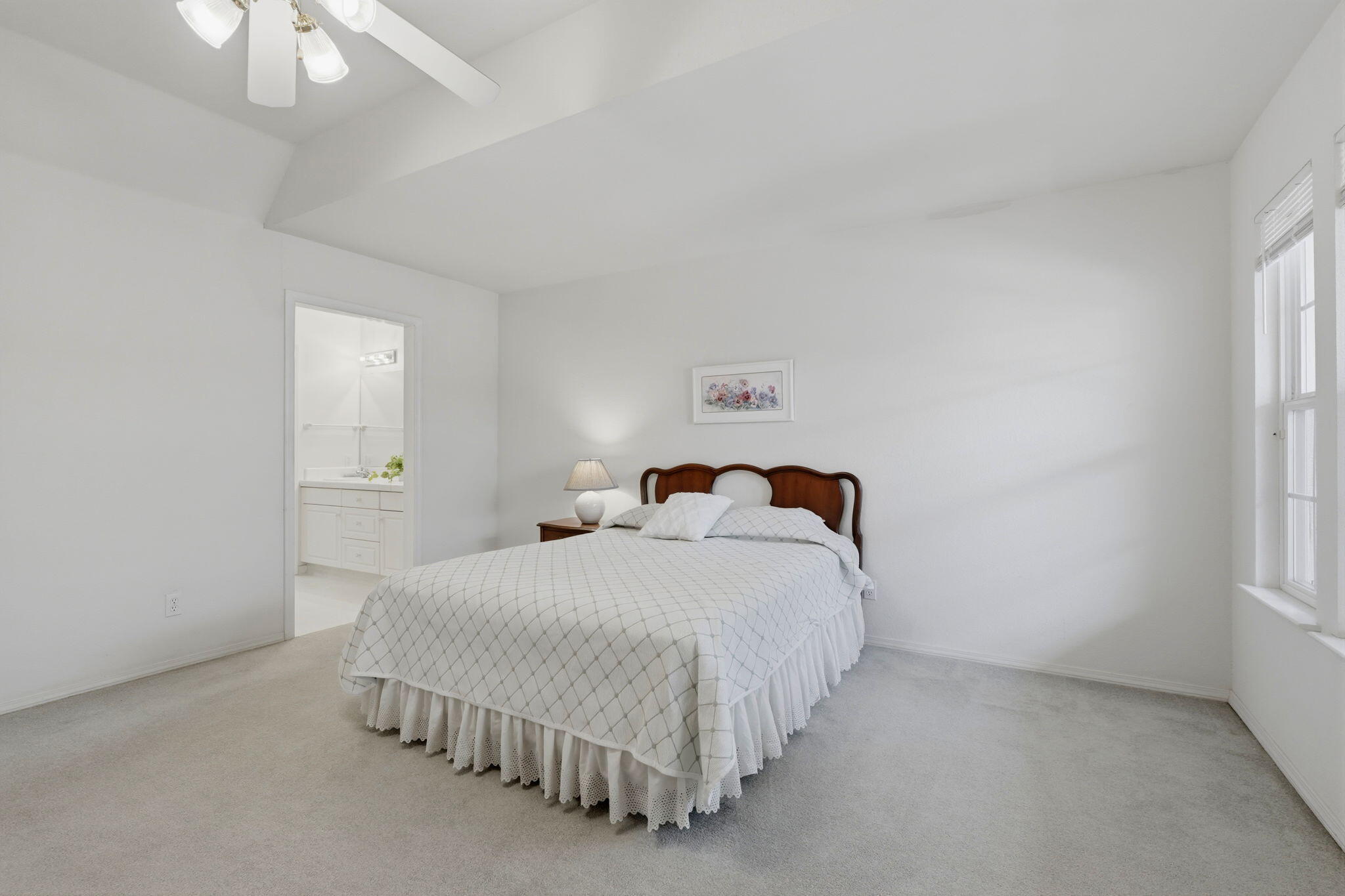 1646 E Morningstar Ln, Fresno, CA 93720