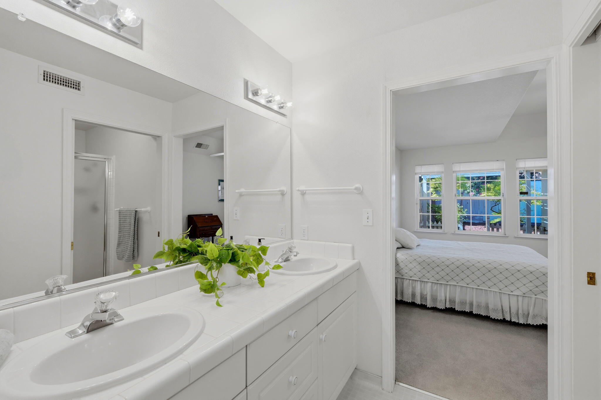 1646 E Morningstar Ln, Fresno, CA 93720