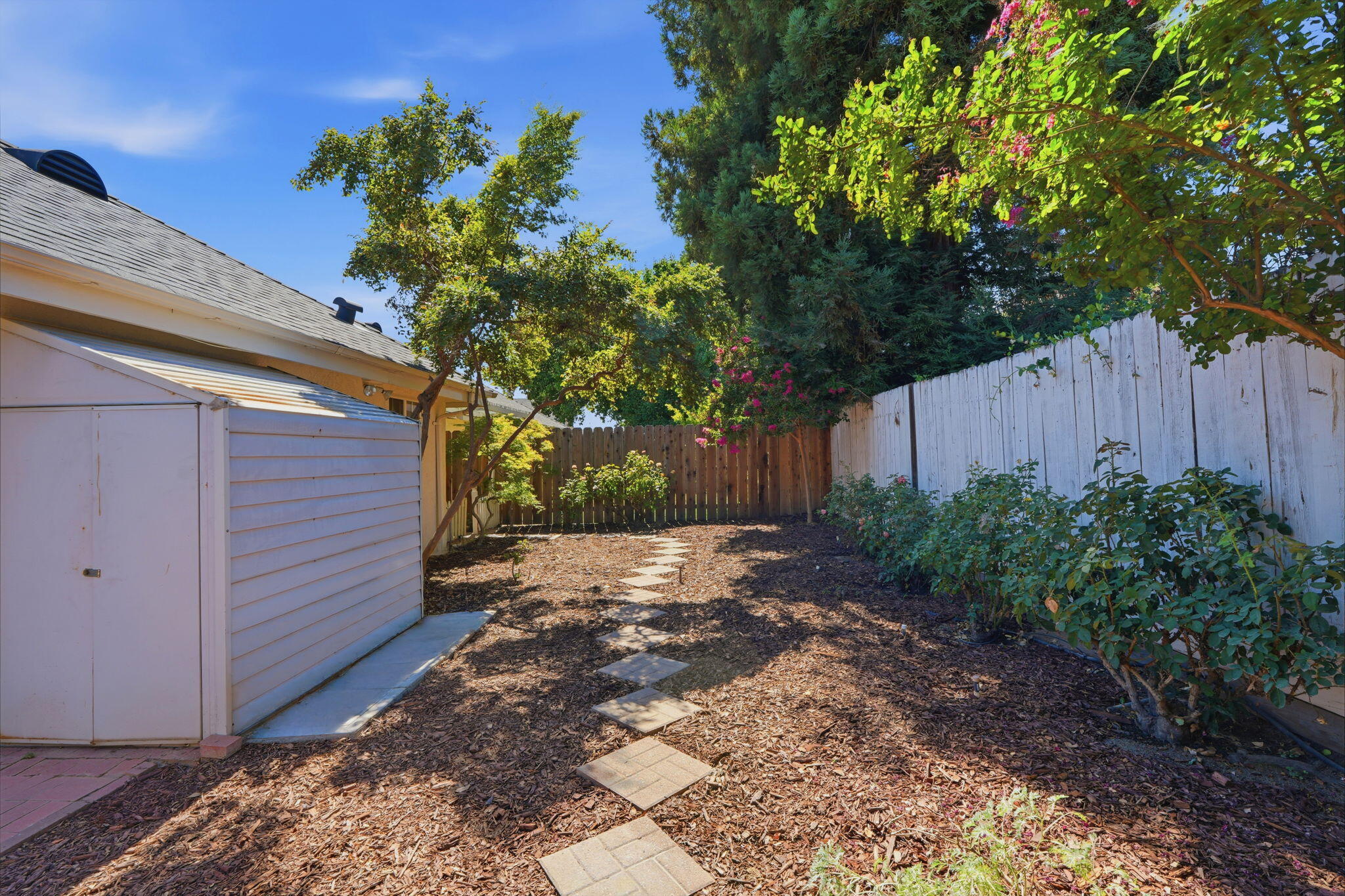 1646 E Morningstar Ln, Fresno, CA 93720
