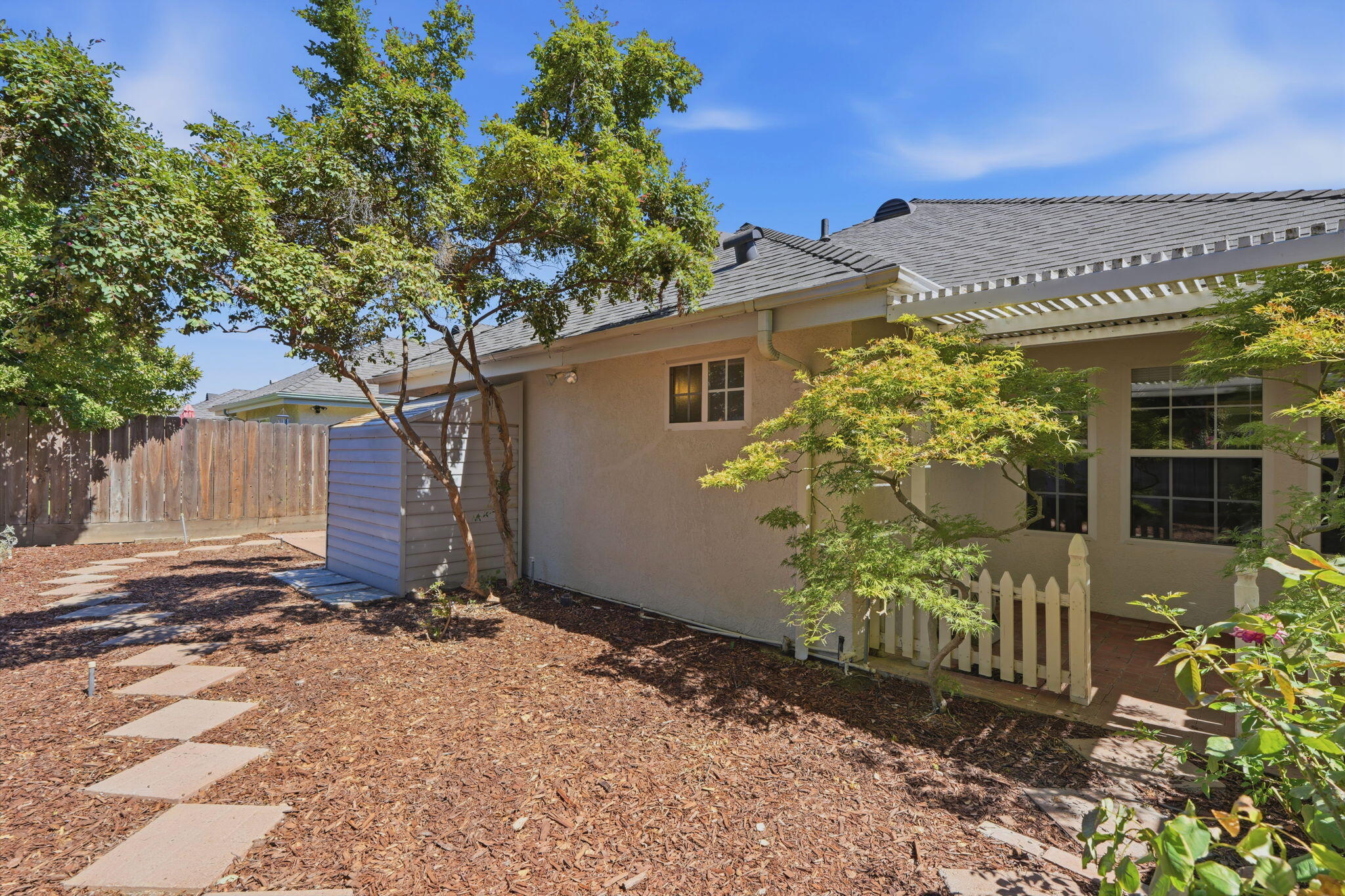 1646 E Morningstar Ln, Fresno, CA 93720