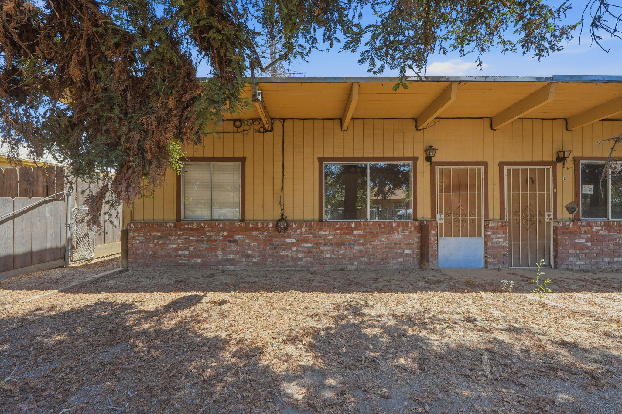 1098 N Foothill, Lindsay, CA 93247