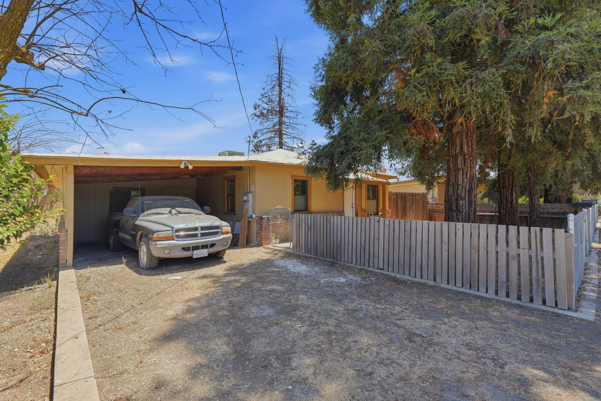 1098 N Foothill, Lindsay, CA 93247