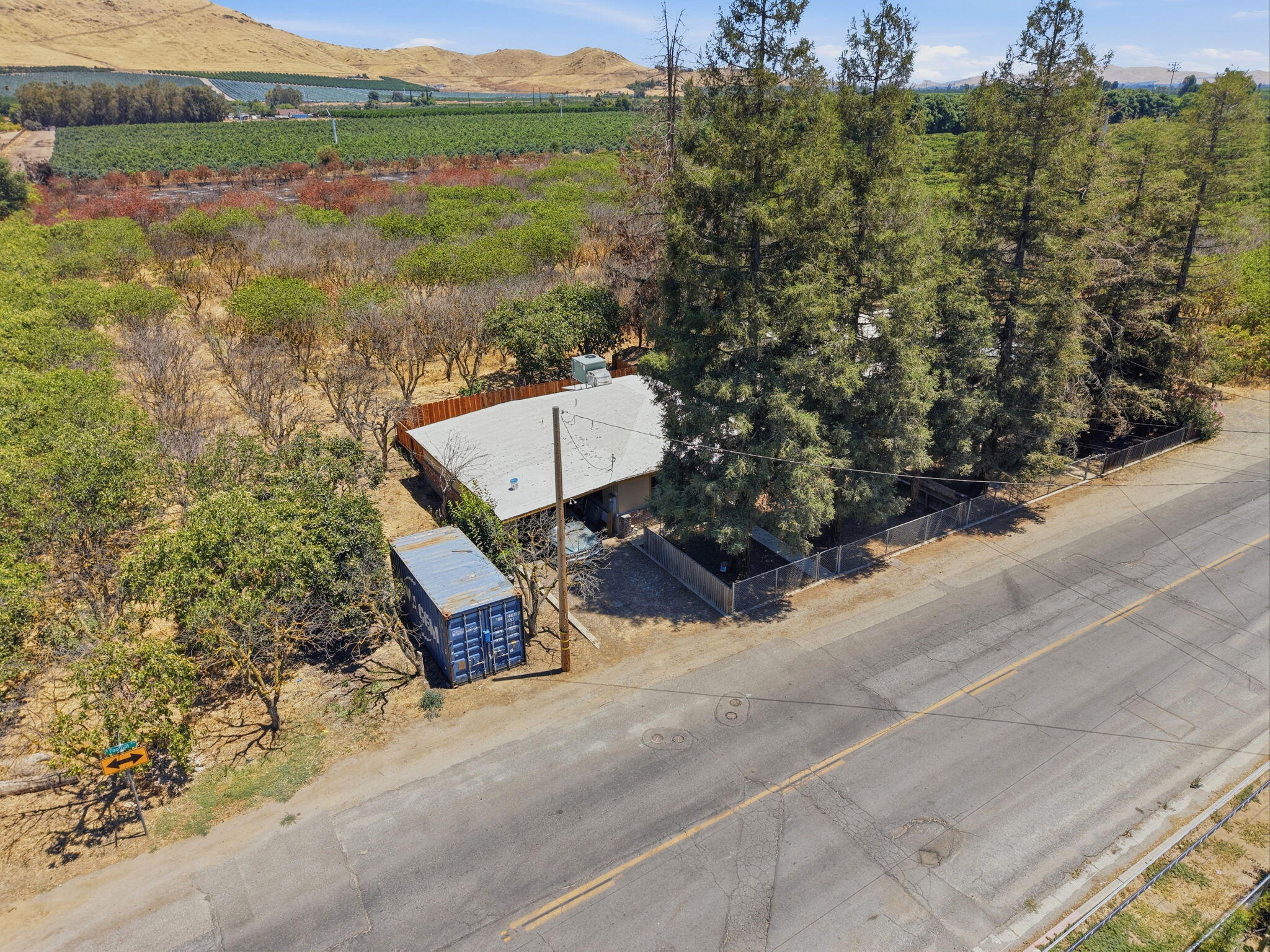 1098 N Foothill, Lindsay, CA 93247
