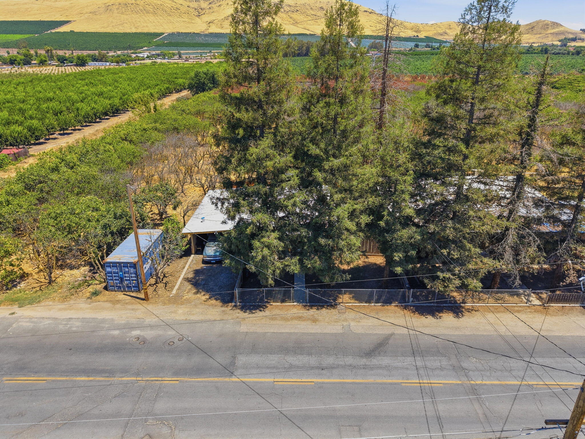 1098 N Foothill, Lindsay, CA 93247