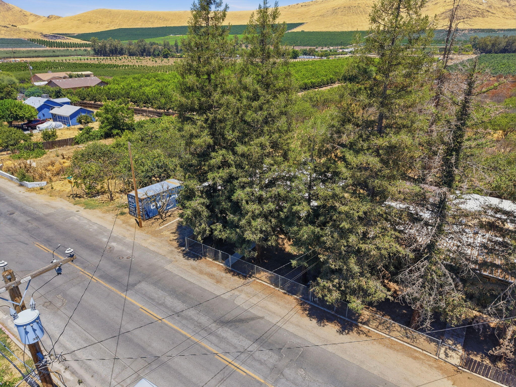 1098 N Foothill, Lindsay, CA 93247