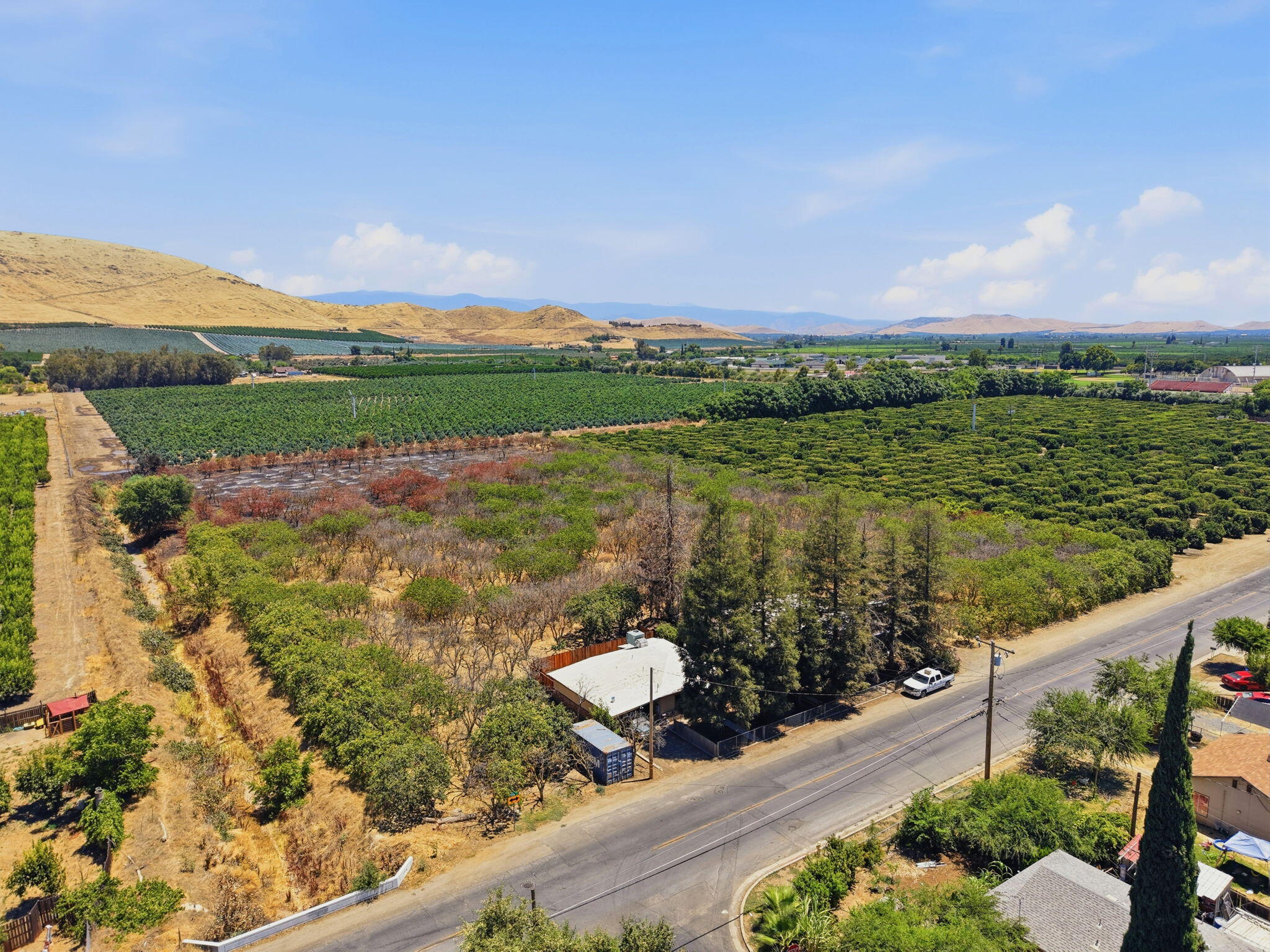 1098 N Foothill, Lindsay, CA 93247