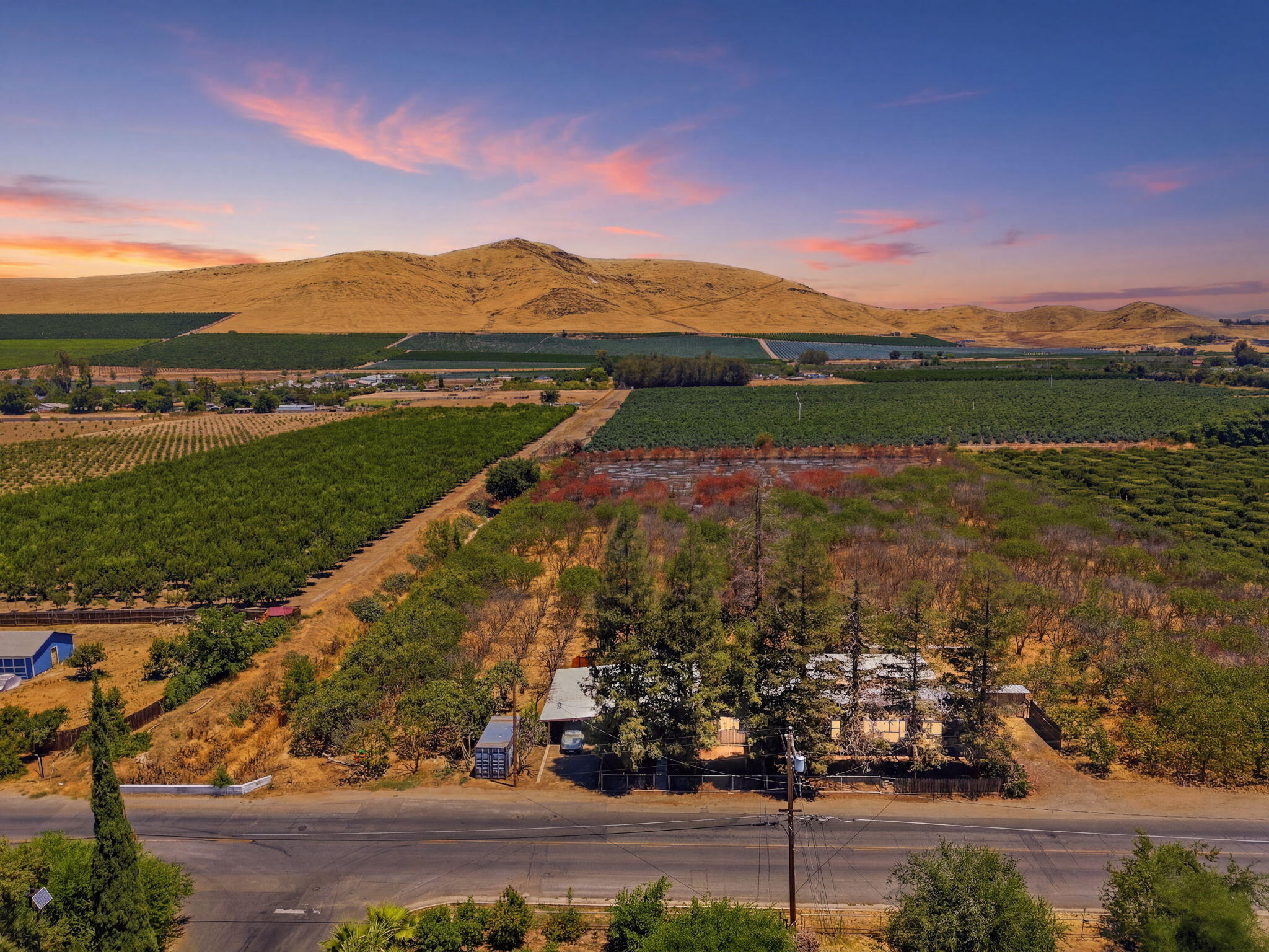 1098 N Foothill, Lindsay, CA 93247