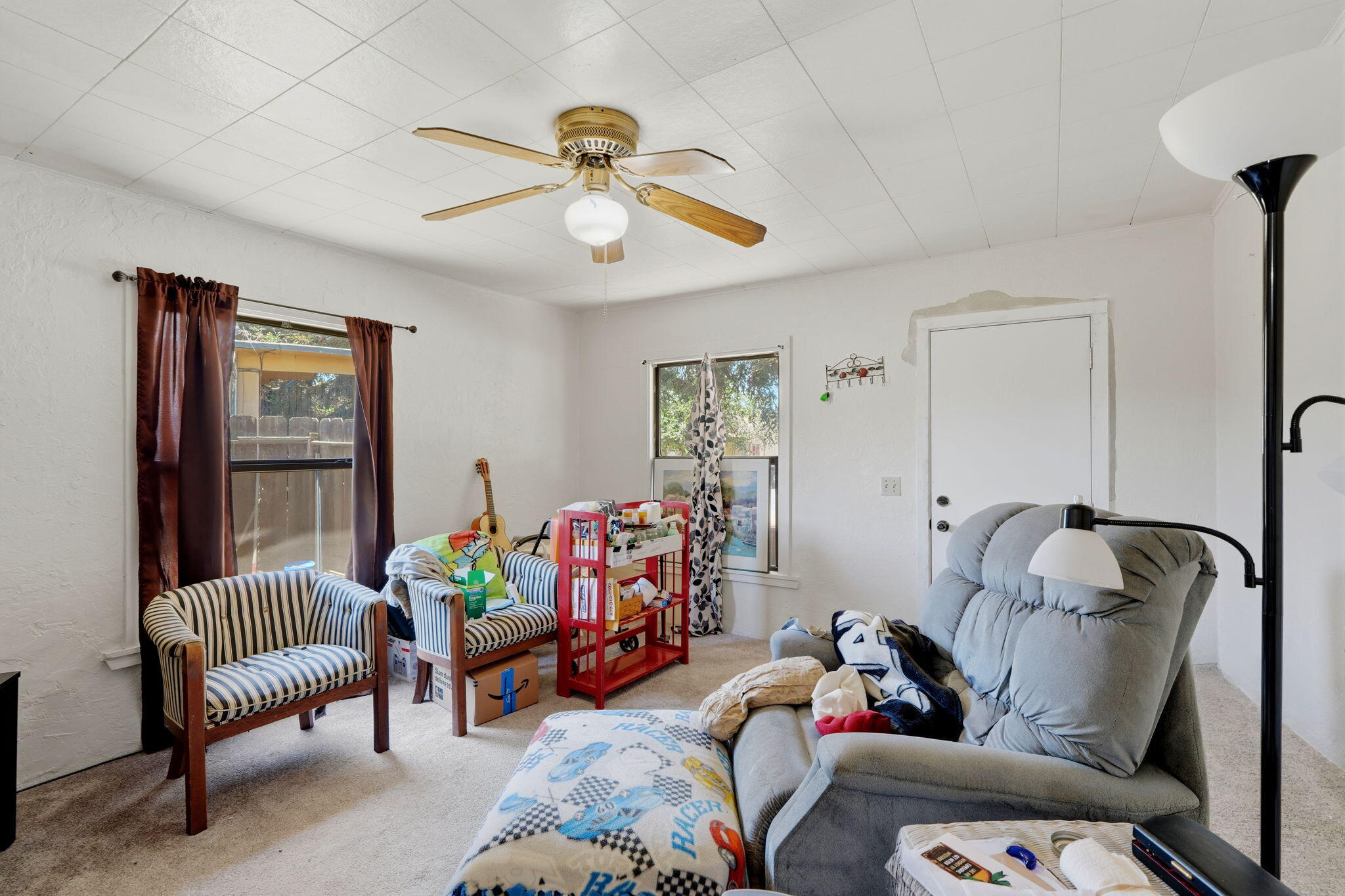 1098 N Foothill, Lindsay, CA 93247