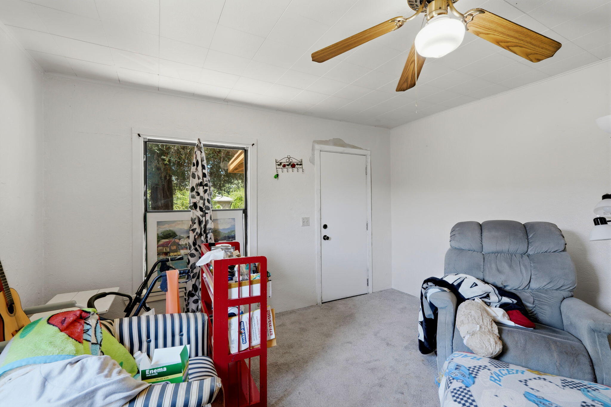 1098 N Foothill, Lindsay, CA 93247
