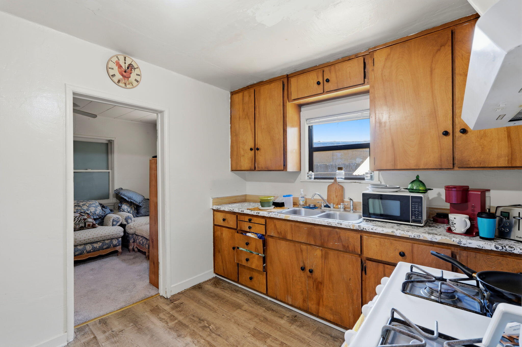 1098 N Foothill, Lindsay, CA 93247