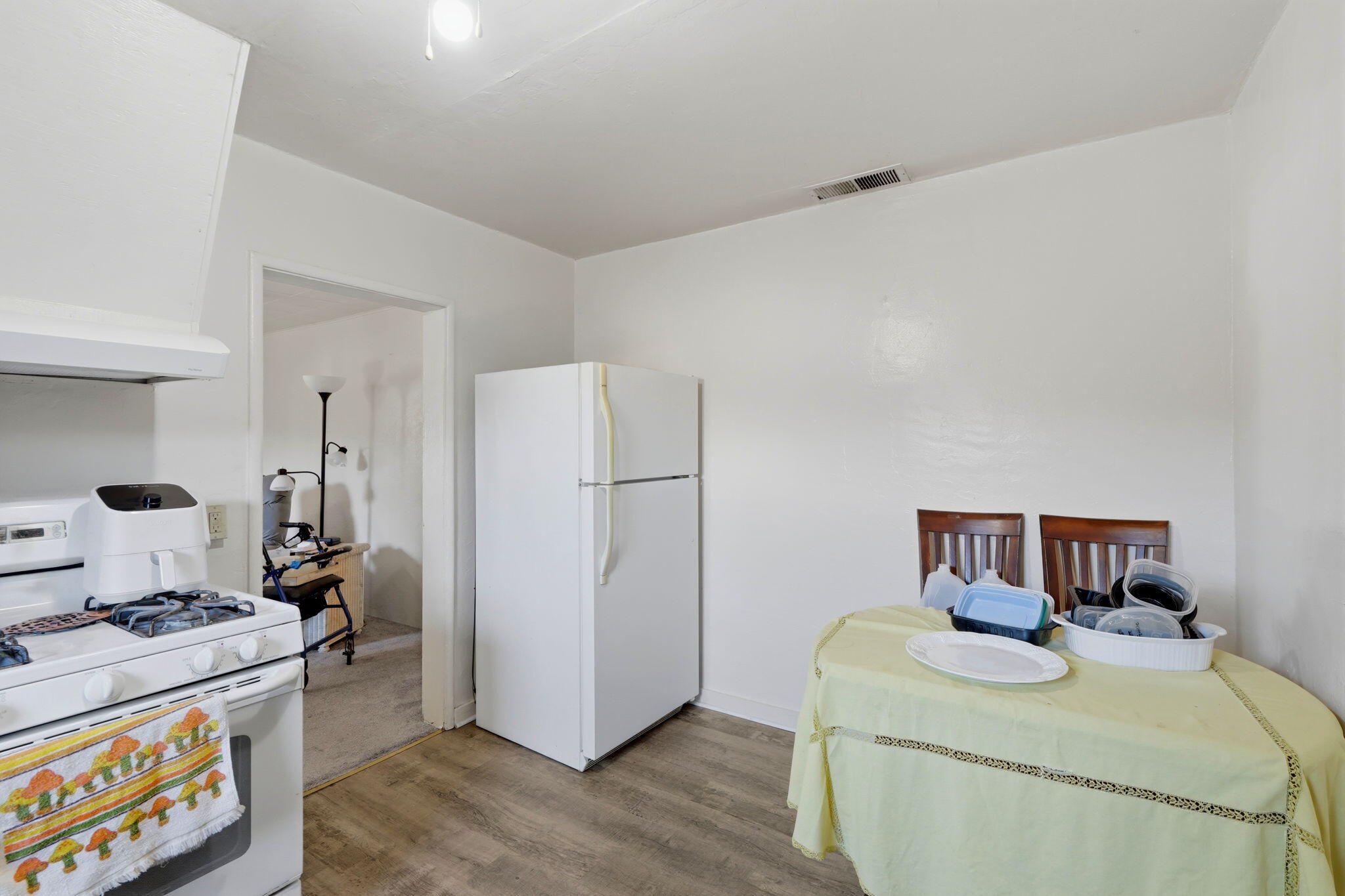 1098 N Foothill, Lindsay, CA 93247