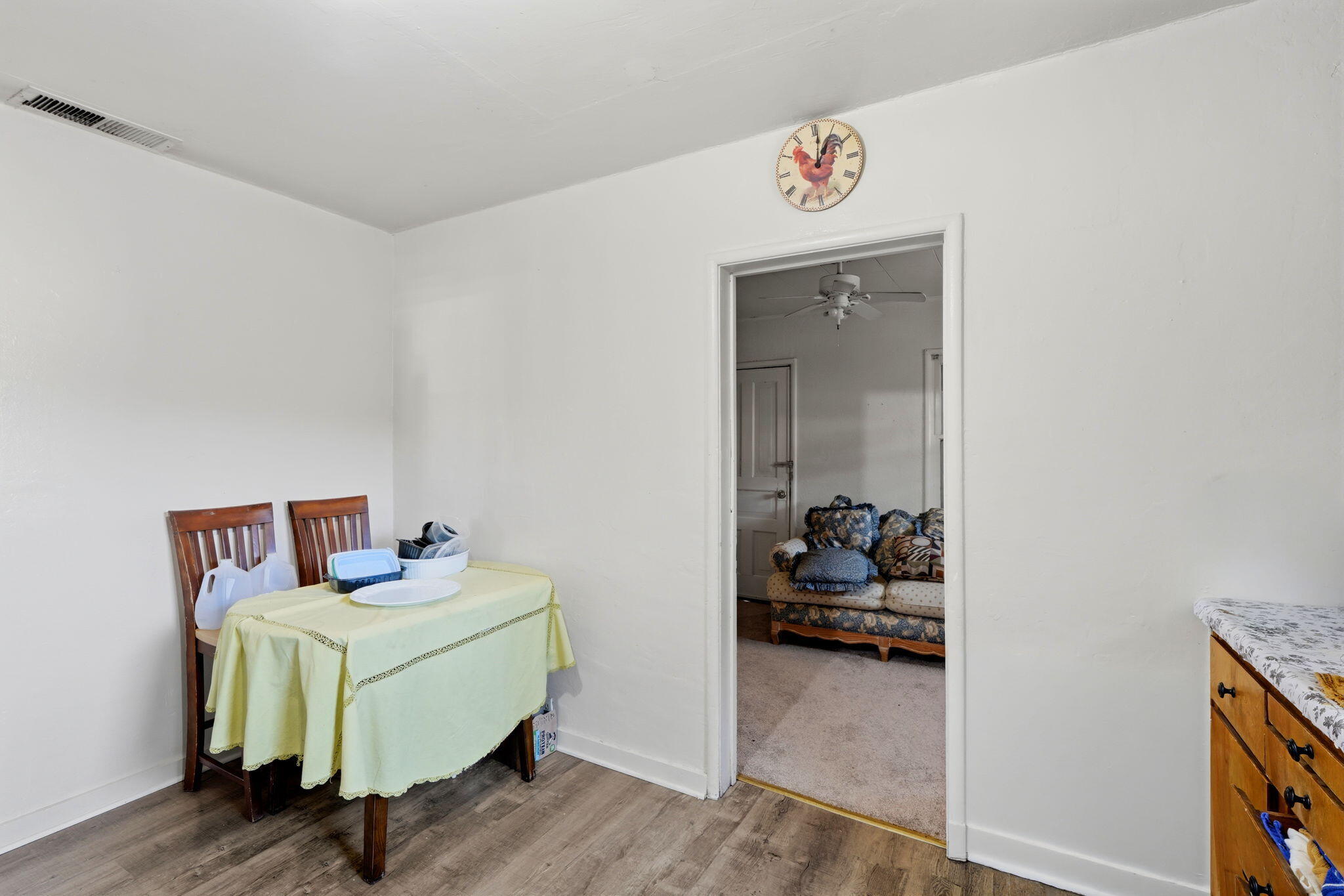 1098 N Foothill, Lindsay, CA 93247