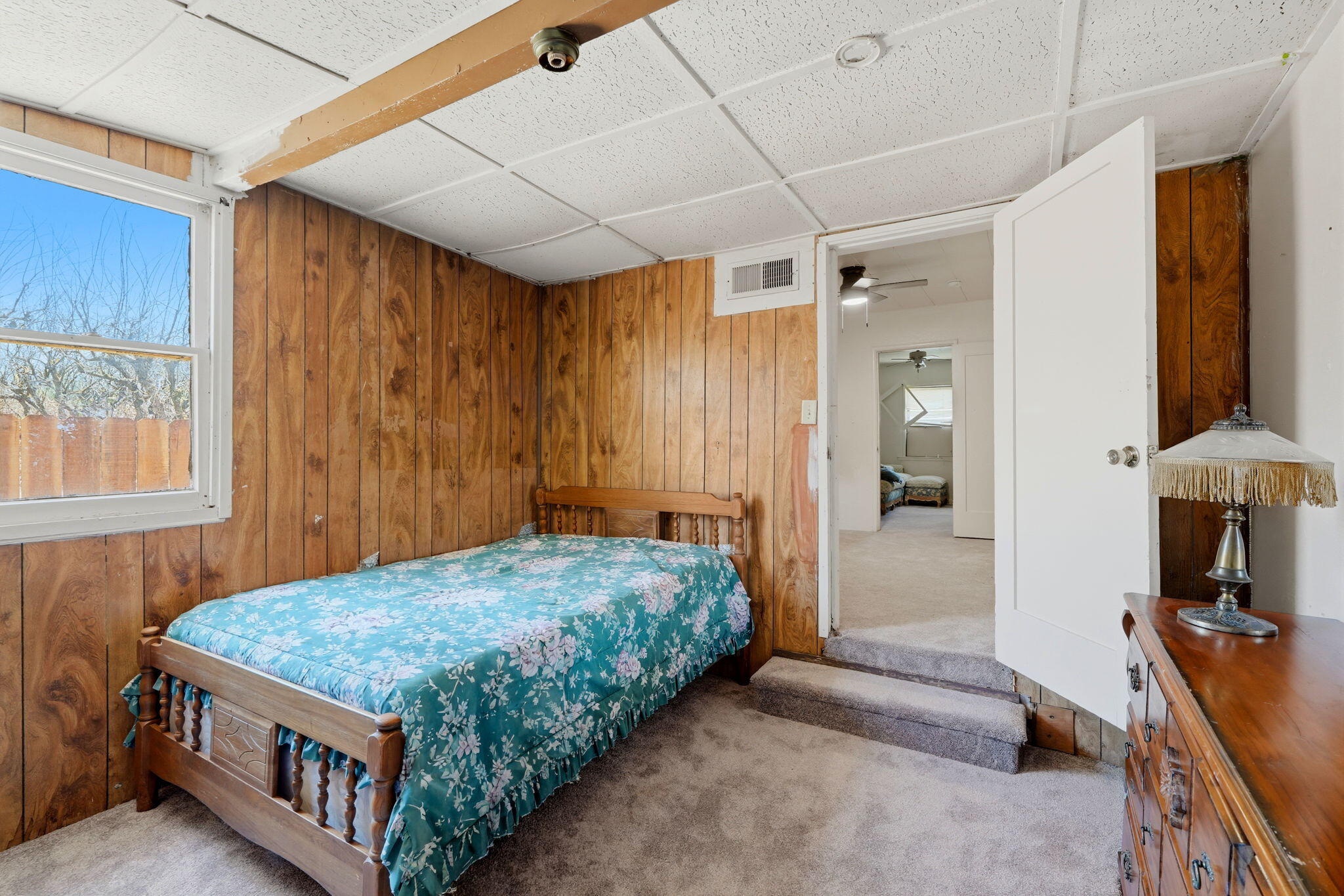 1098 N Foothill, Lindsay, CA 93247