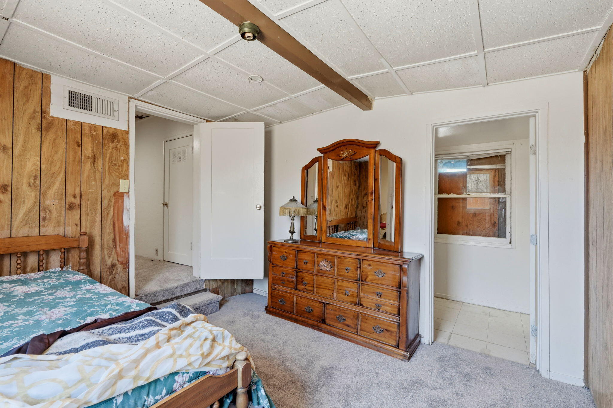 1098 N Foothill, Lindsay, CA 93247