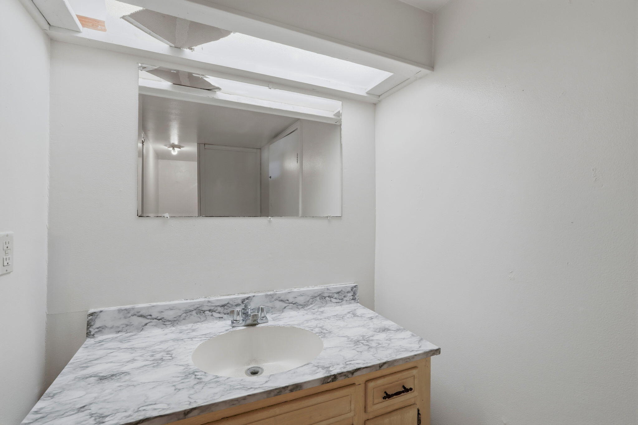 1098 N Foothill, Lindsay, CA 93247