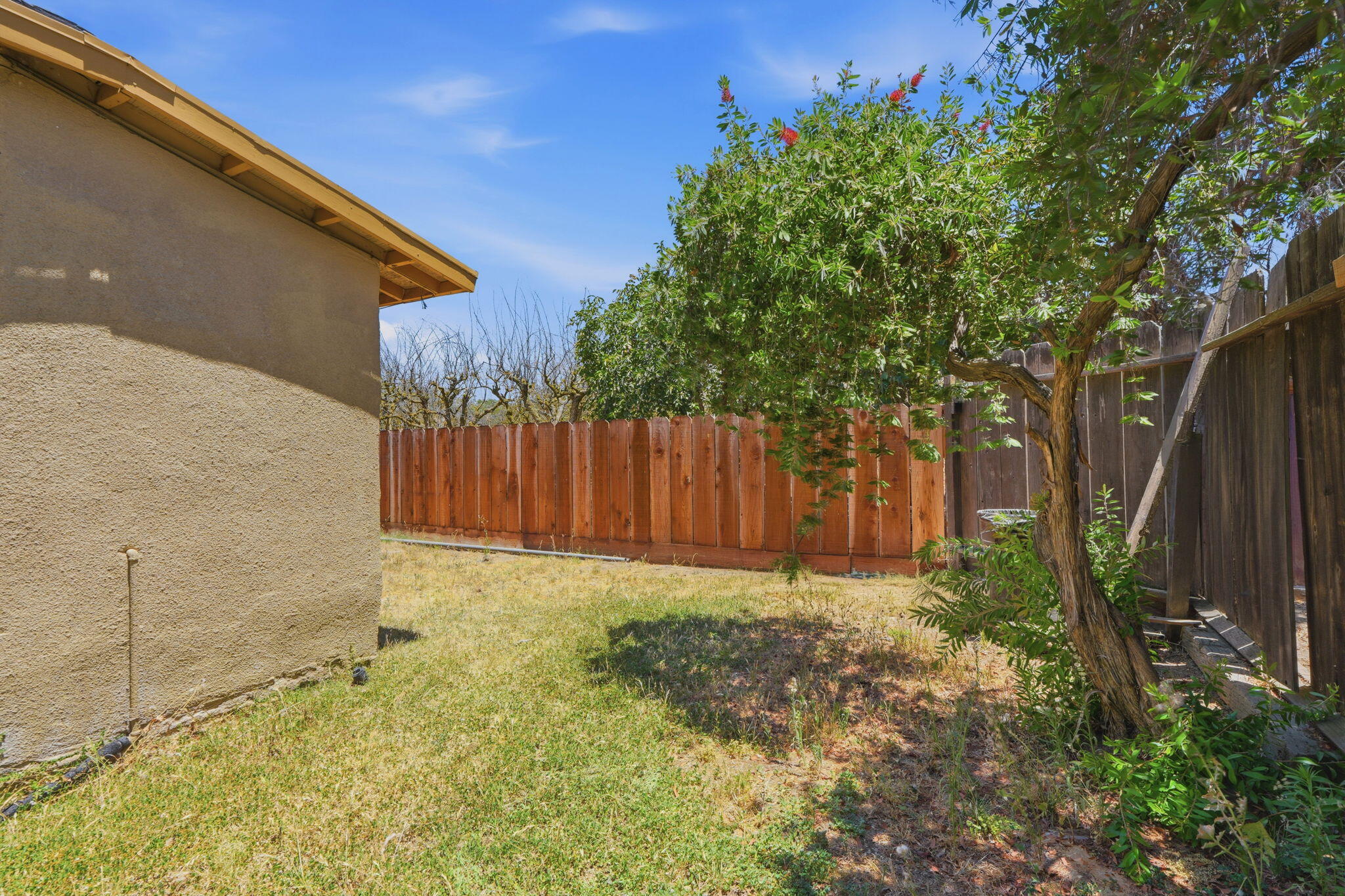 1098 N Foothill, Lindsay, CA 93247