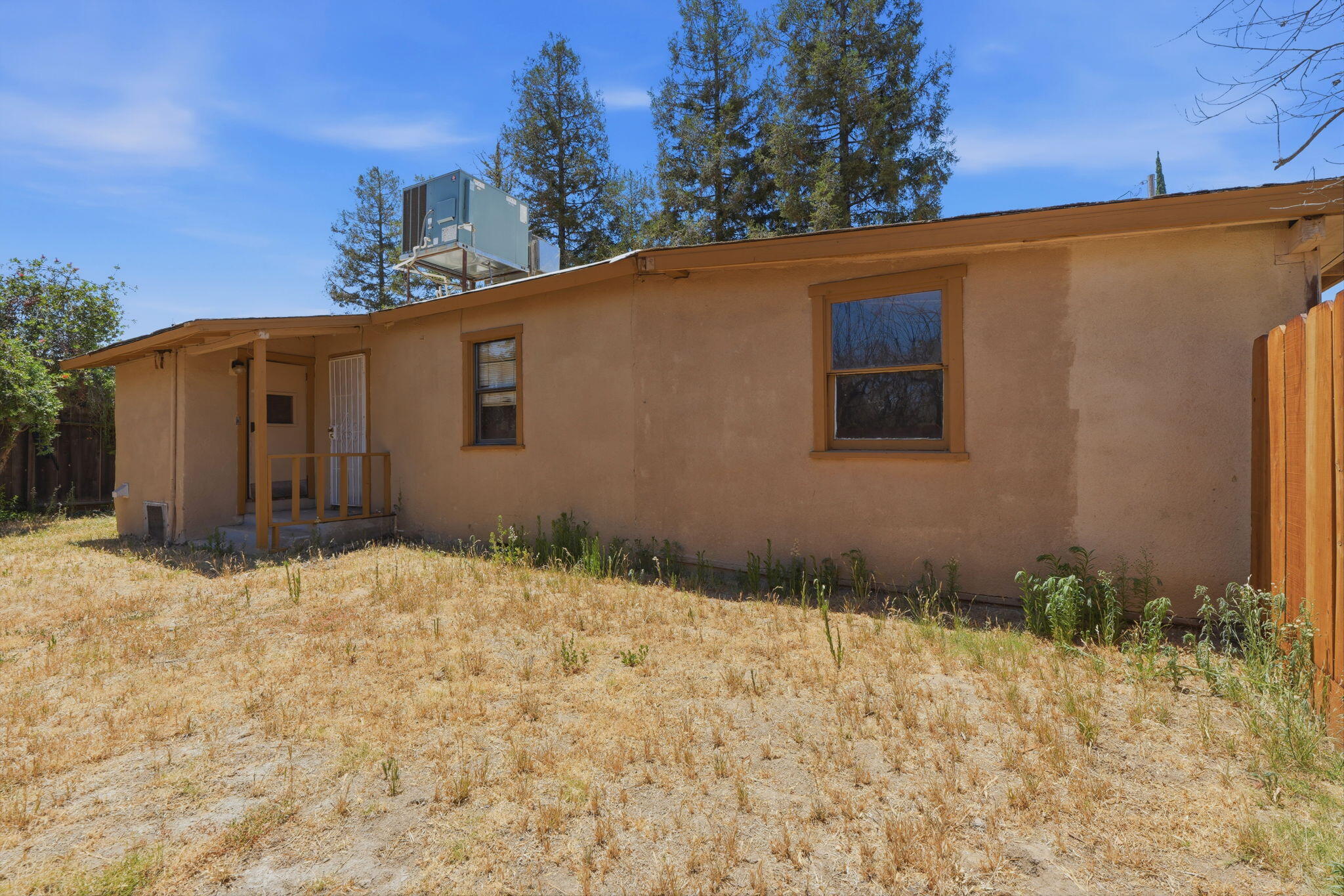 1098 N Foothill, Lindsay, CA 93247