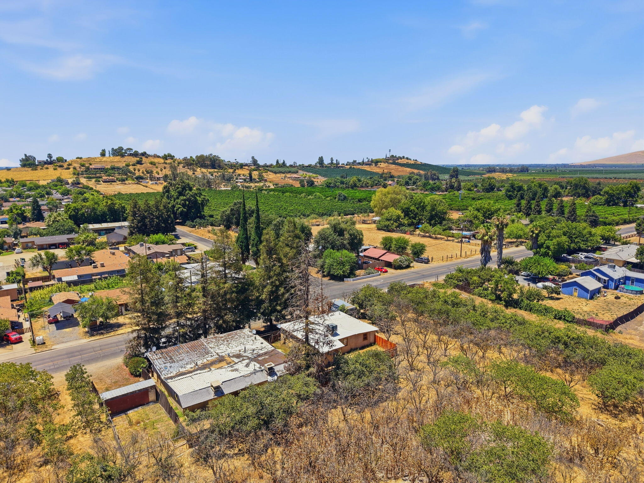 1098 N Foothill, Lindsay, CA 93247