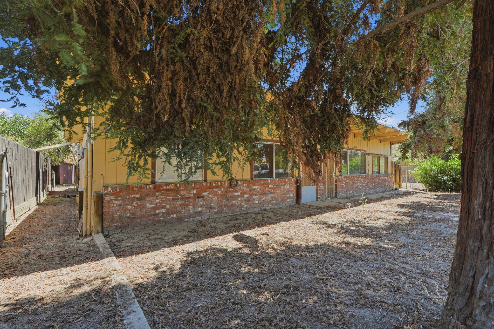 1098 N Foothill, Lindsay, CA 93247