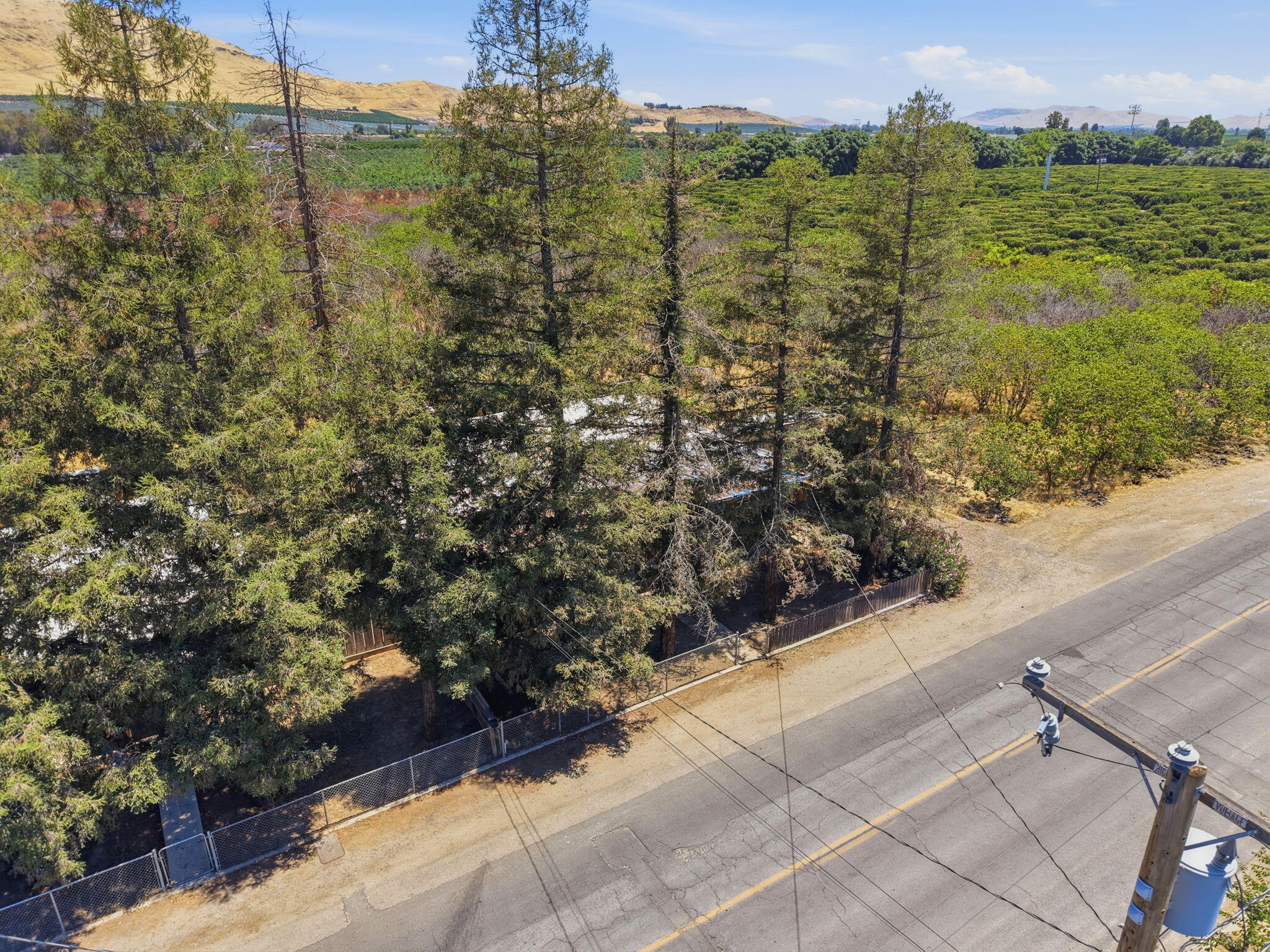 1098 N Foothill, Lindsay, CA 93247