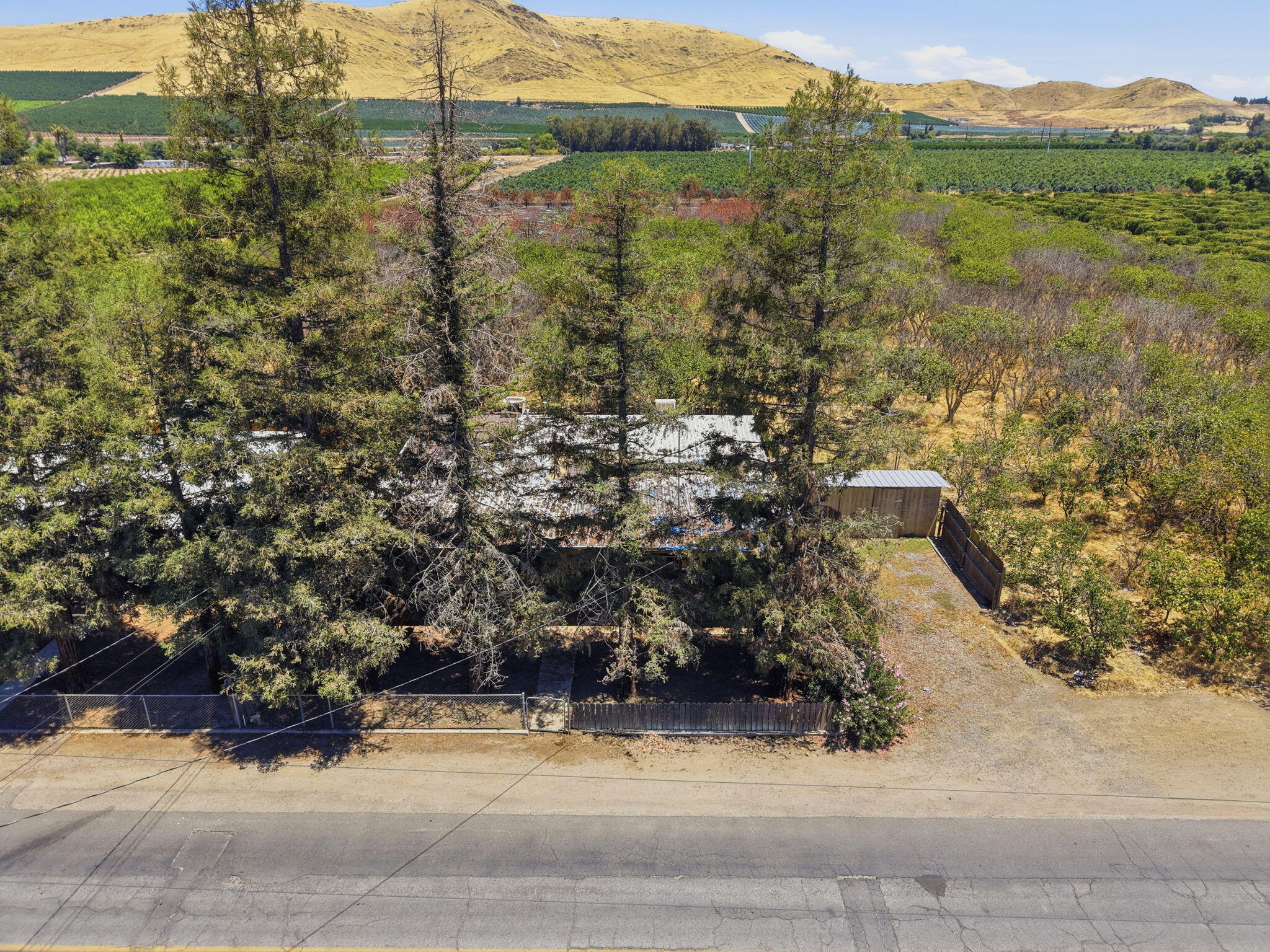 1098 N Foothill, Lindsay, CA 93247