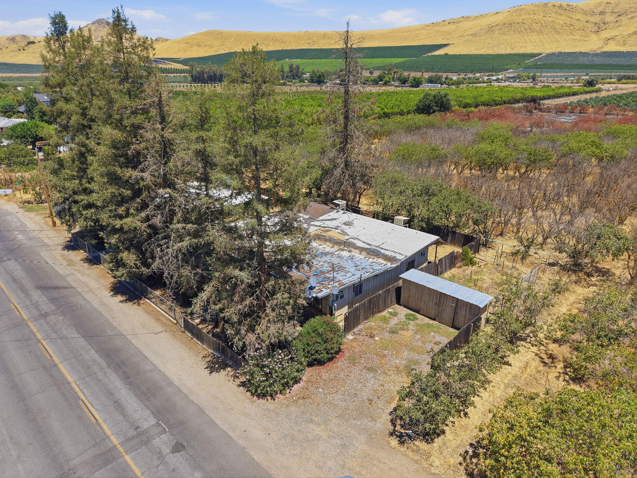 1098 N Foothill, Lindsay, CA 93247