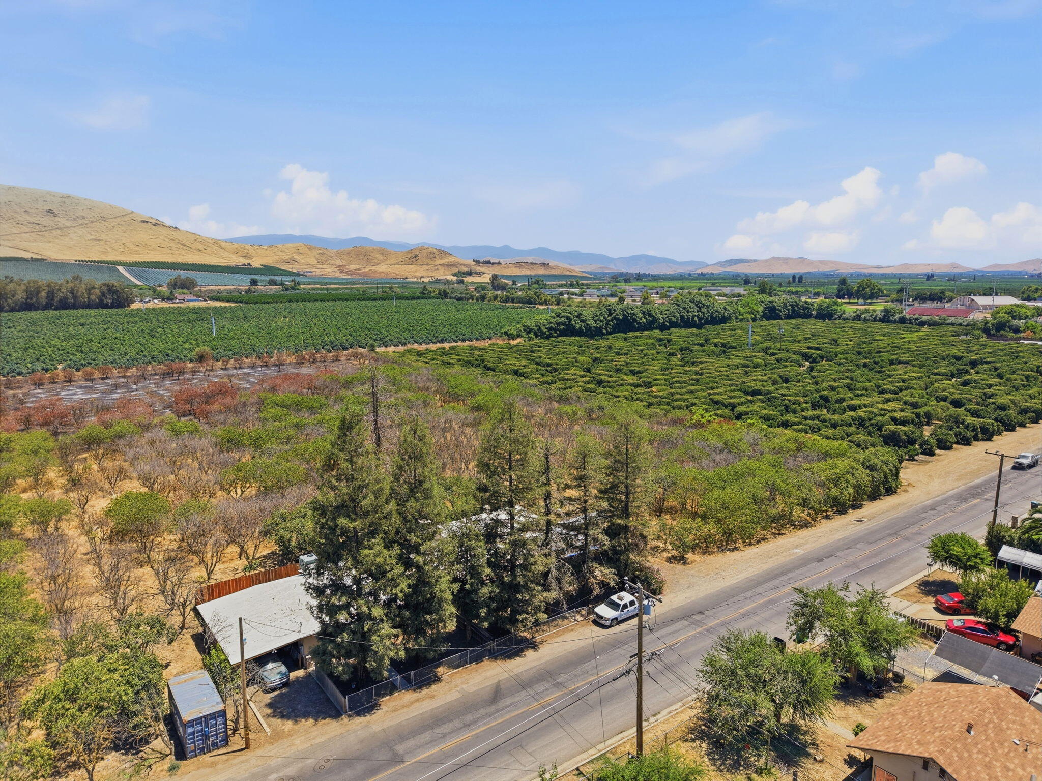 1098 N Foothill, Lindsay, CA 93247