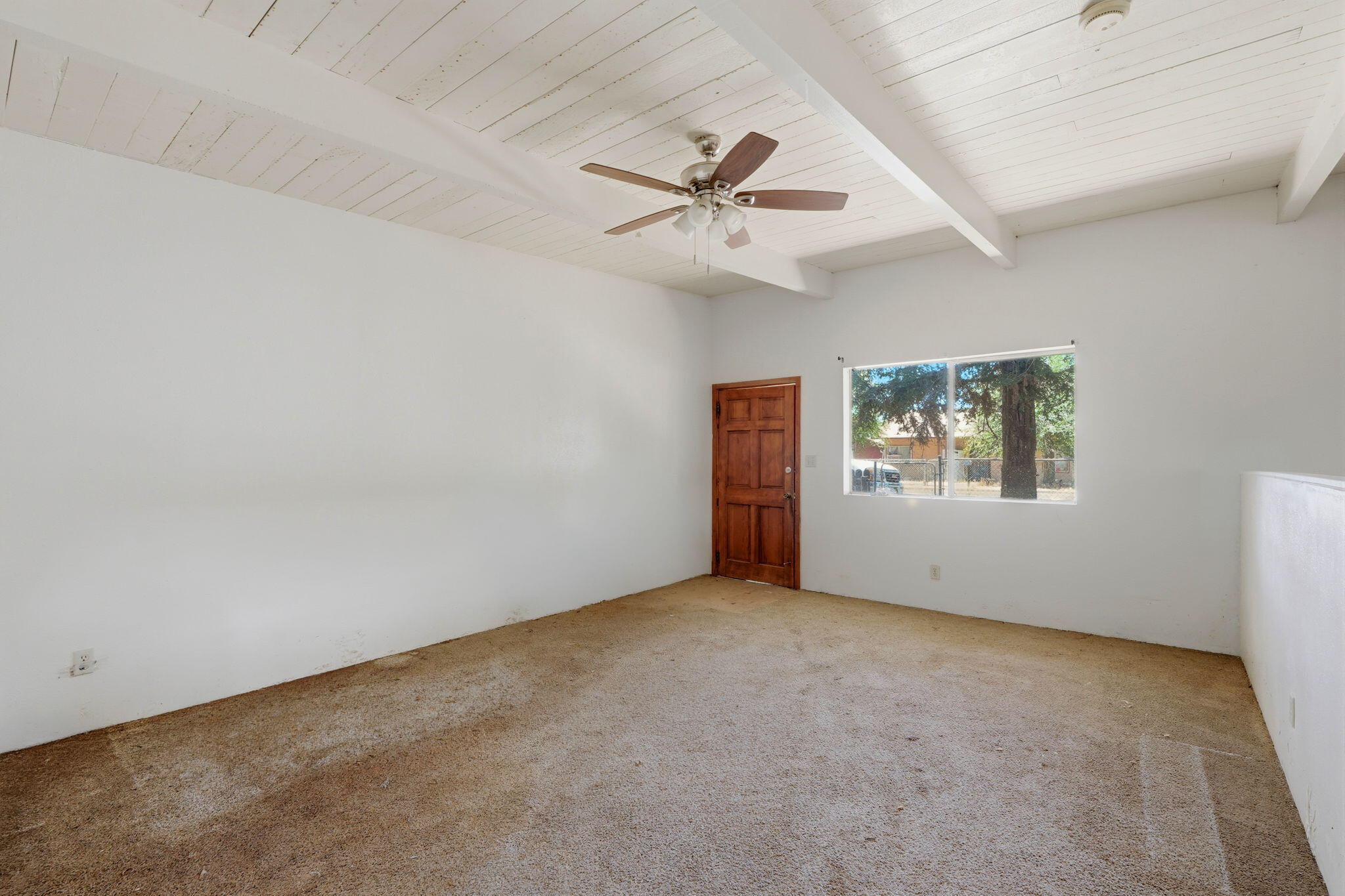 1098 N Foothill, Lindsay, CA 93247