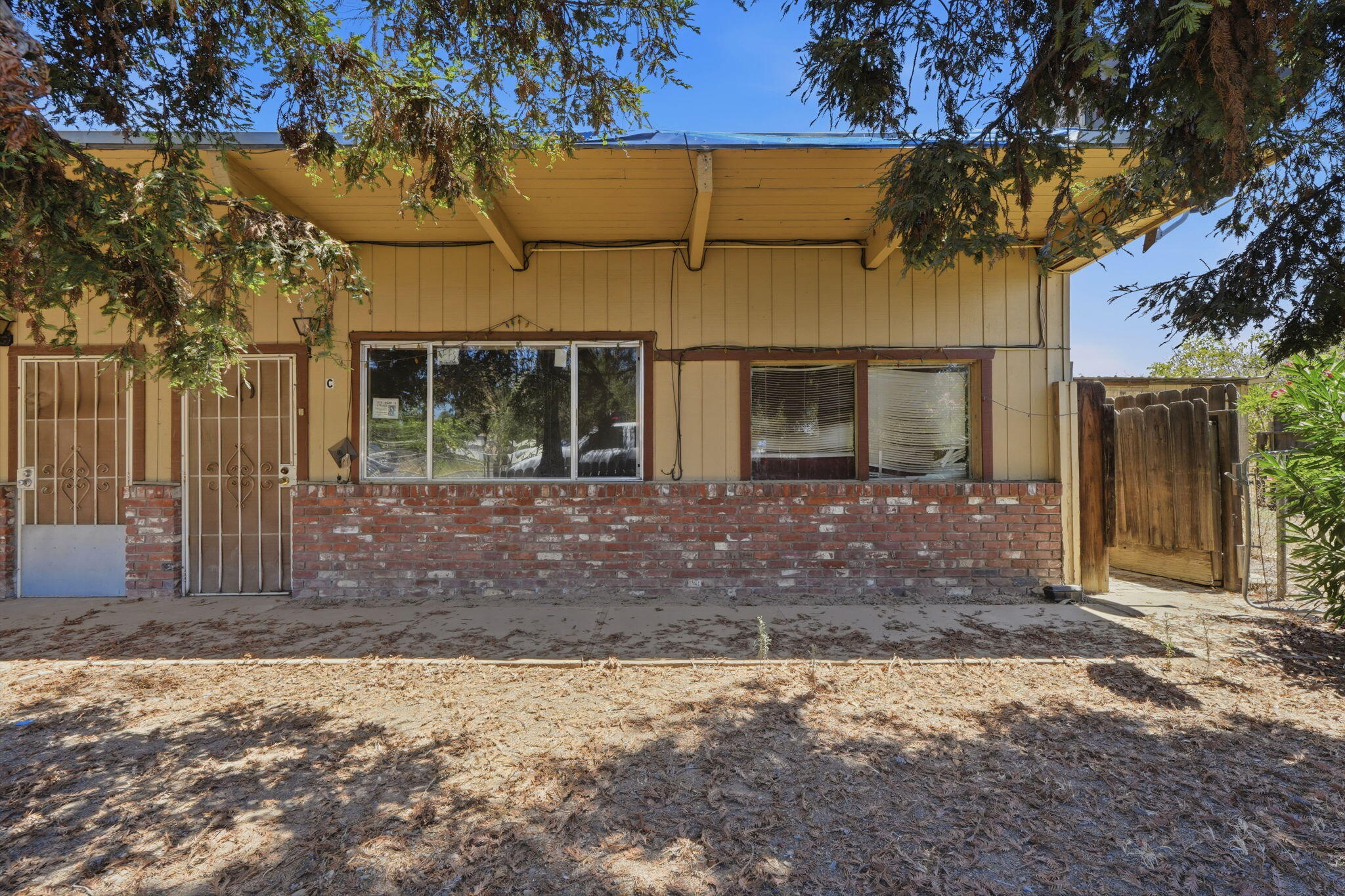 1098 N Foothill, Lindsay, CA 93247