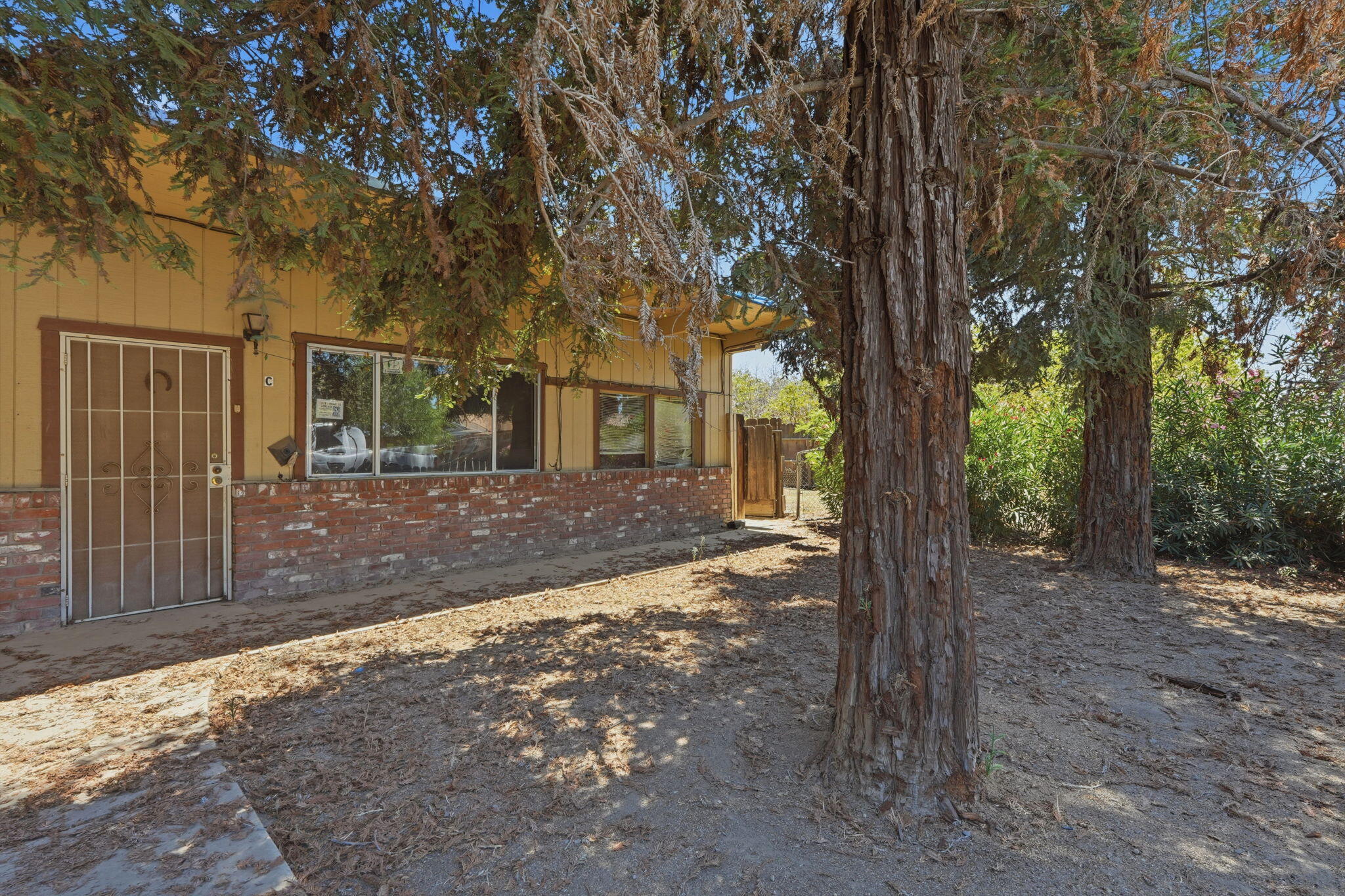 1098 N Foothill, Lindsay, CA 93247