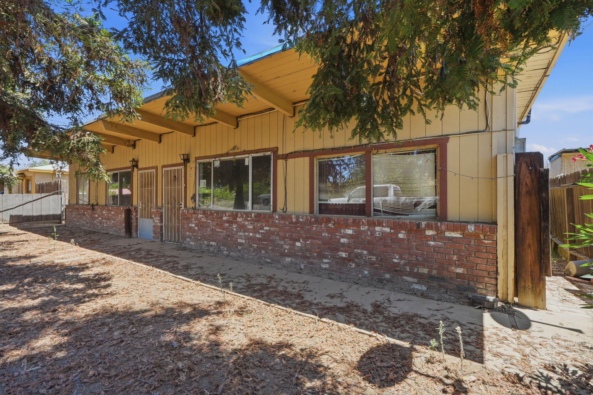 1098 N Foothill, Lindsay, CA 93247