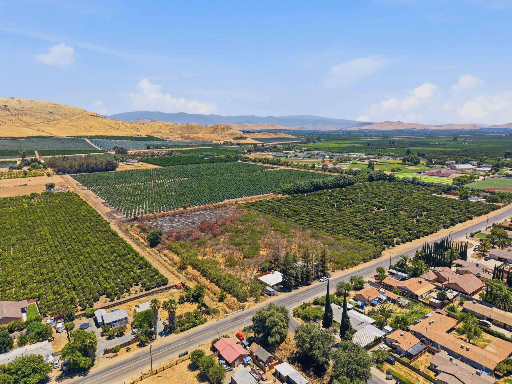 1098 N Foothill, Lindsay, CA 93247
