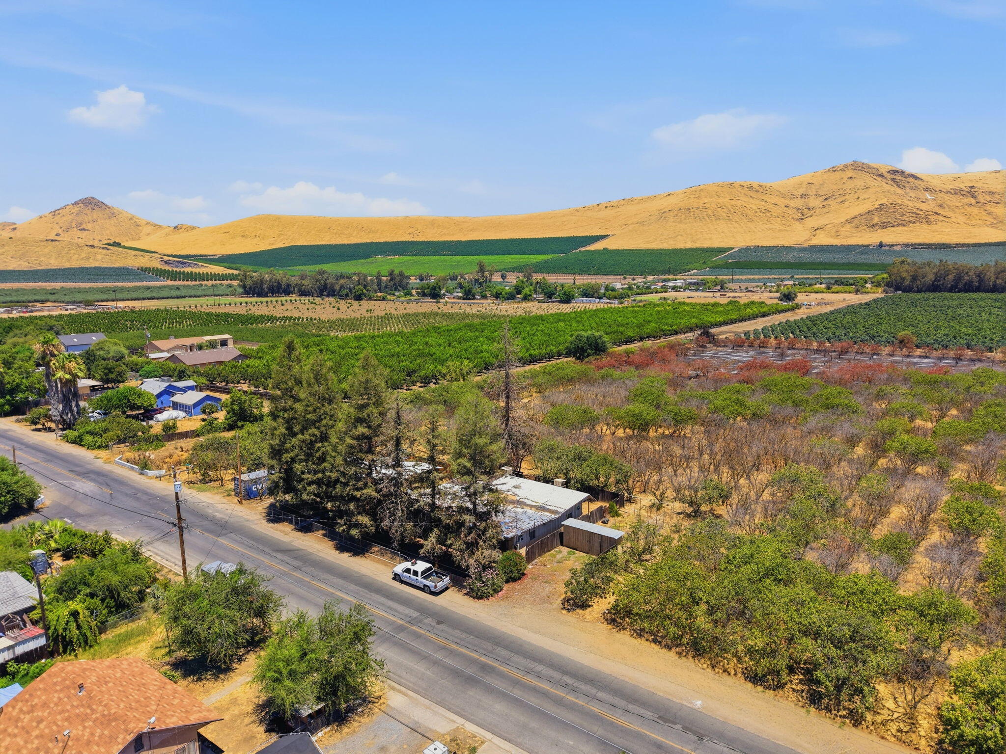 1098 N Foothill, Lindsay, CA 93247