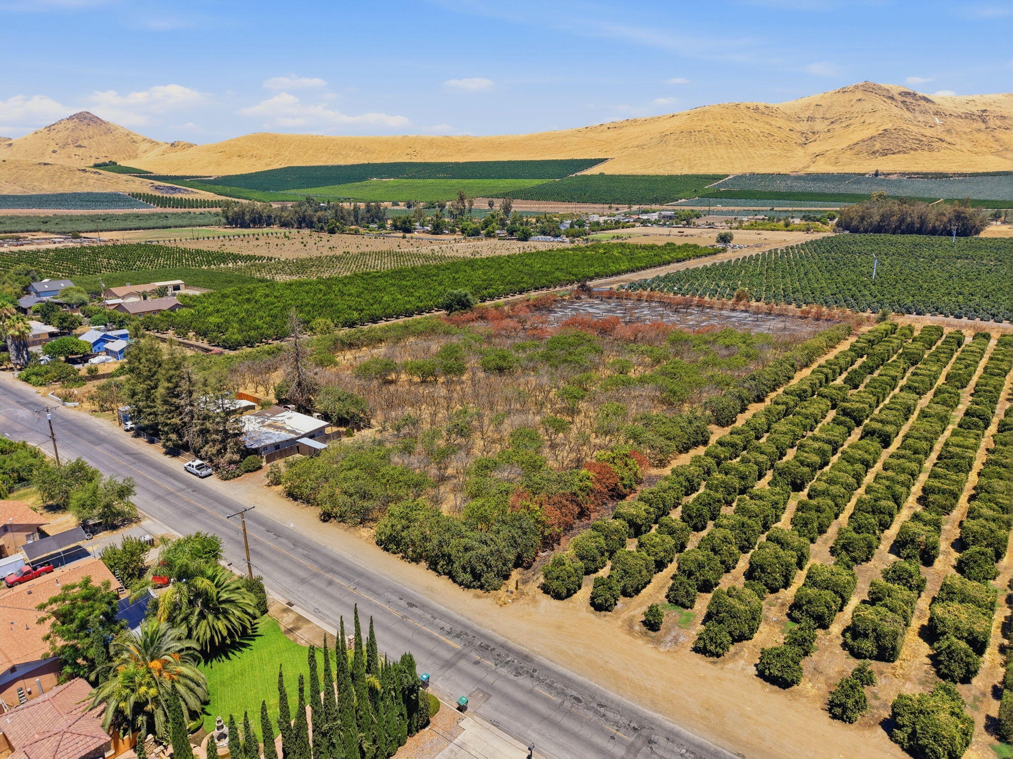 1098 N Foothill, Lindsay, CA 93247