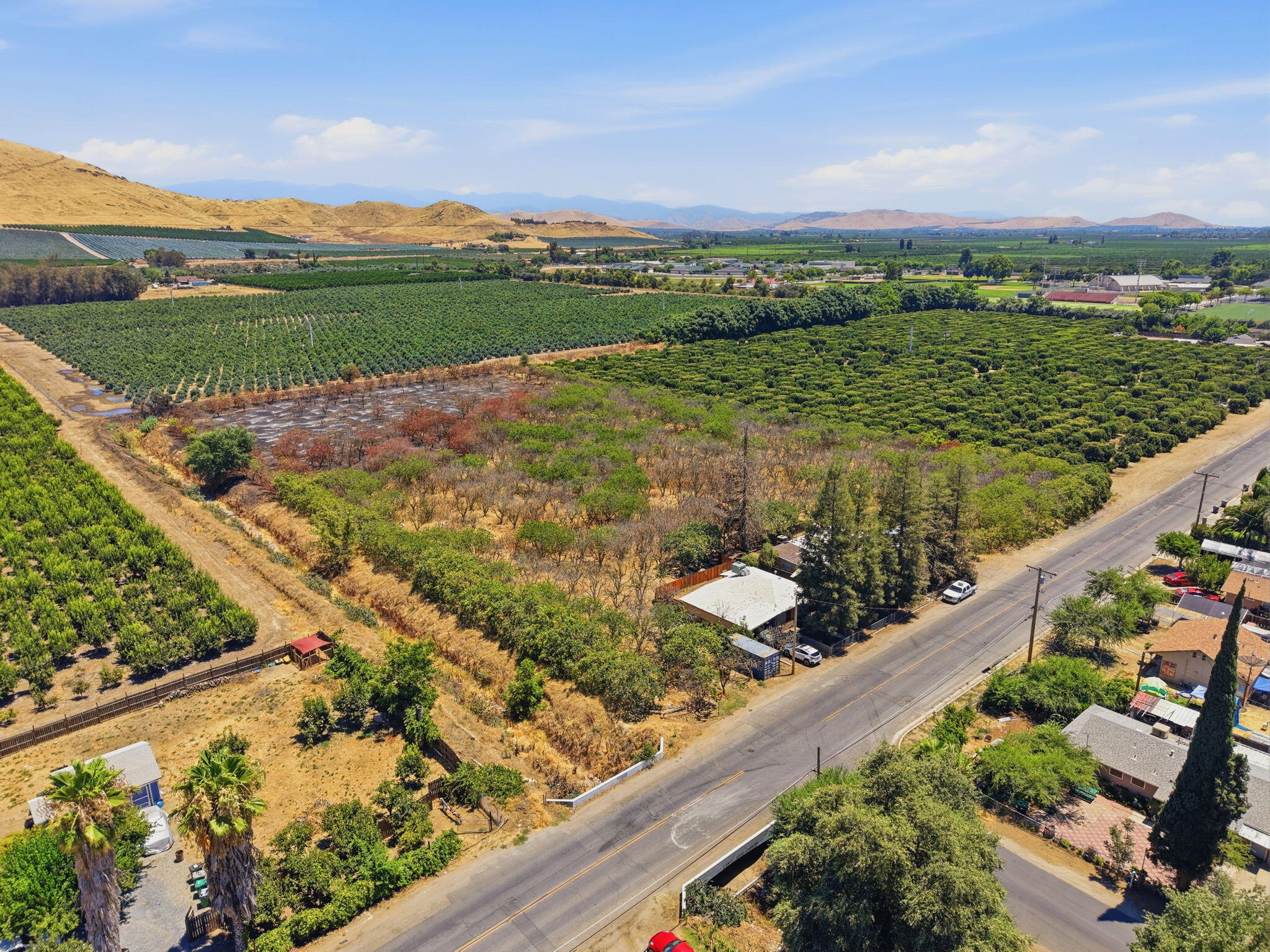 1098 N Foothill, Lindsay, CA 93247