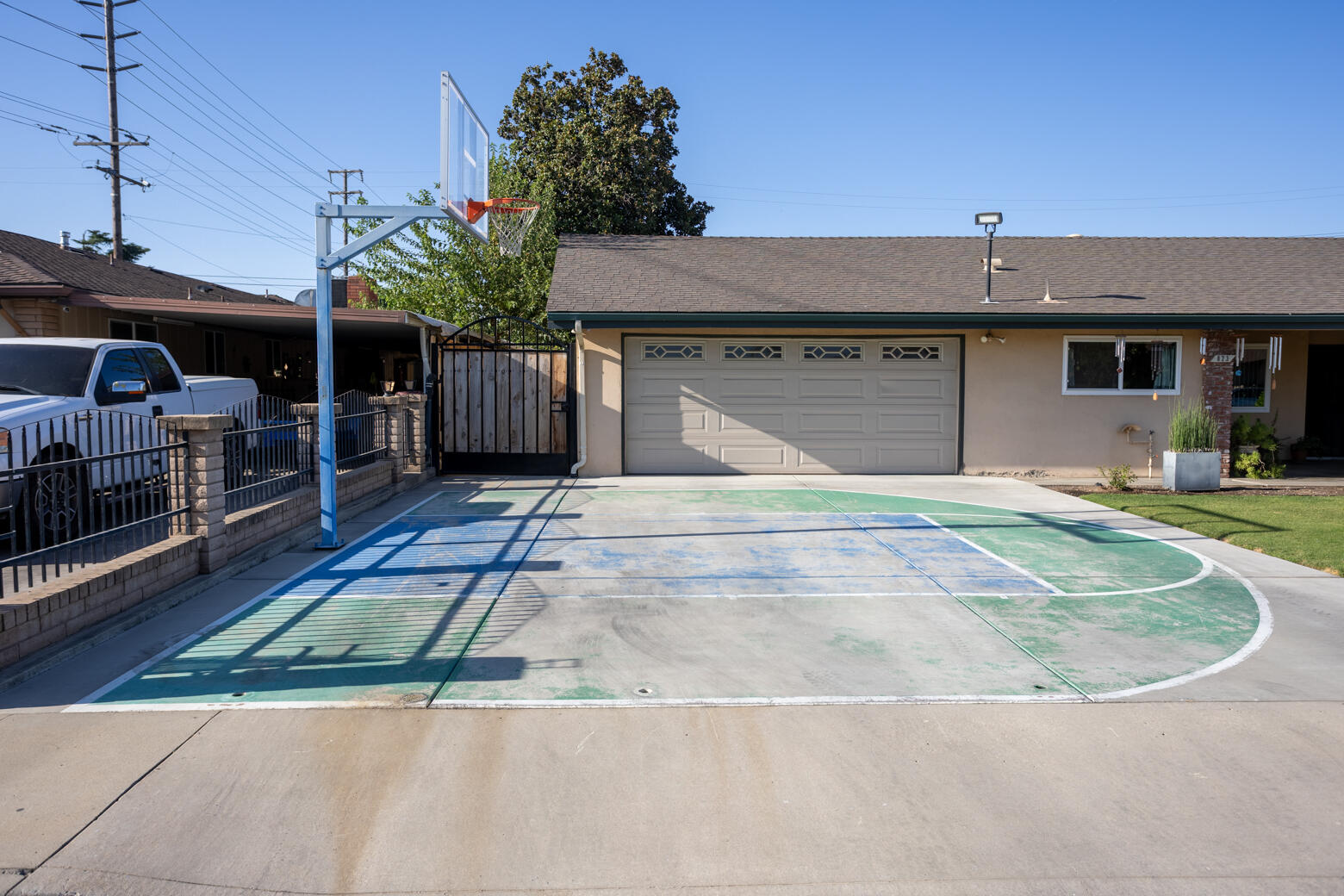 823 W Kanai Ave, Porterville, CA 93257