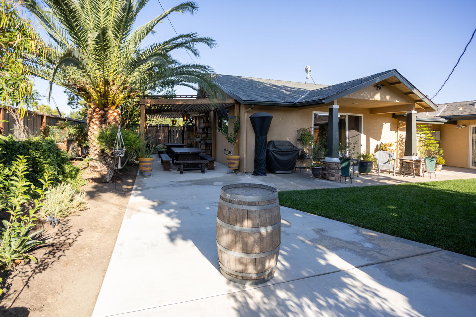 823 W Kanai Ave, Porterville, CA 93257