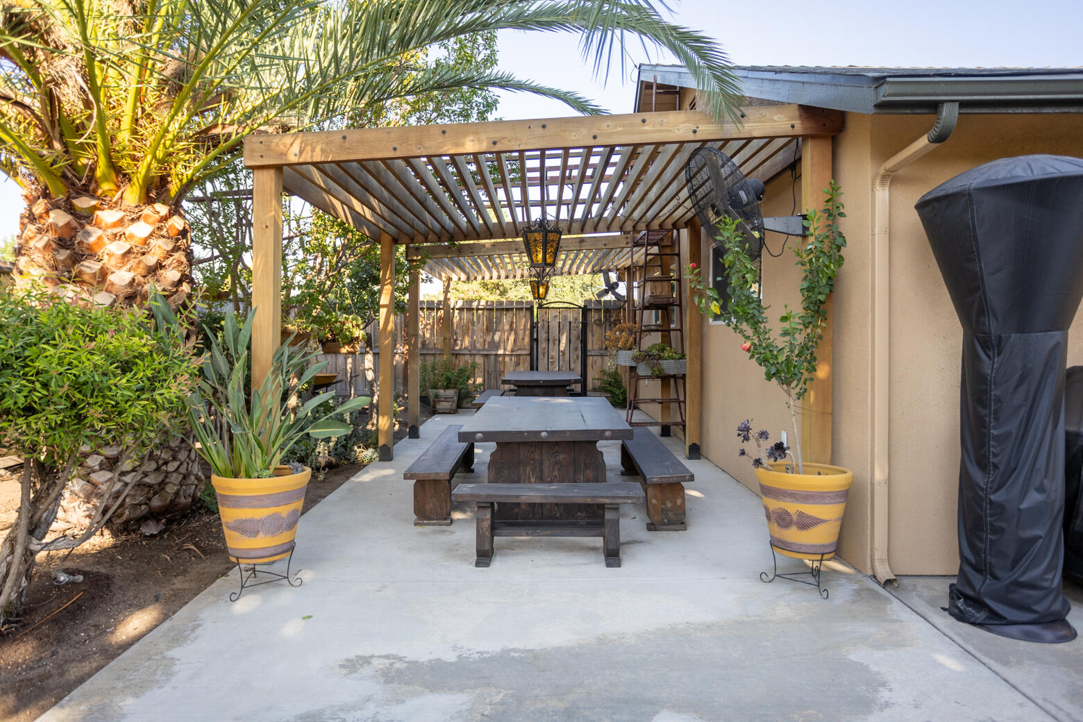 823 W Kanai Ave, Porterville, CA 93257