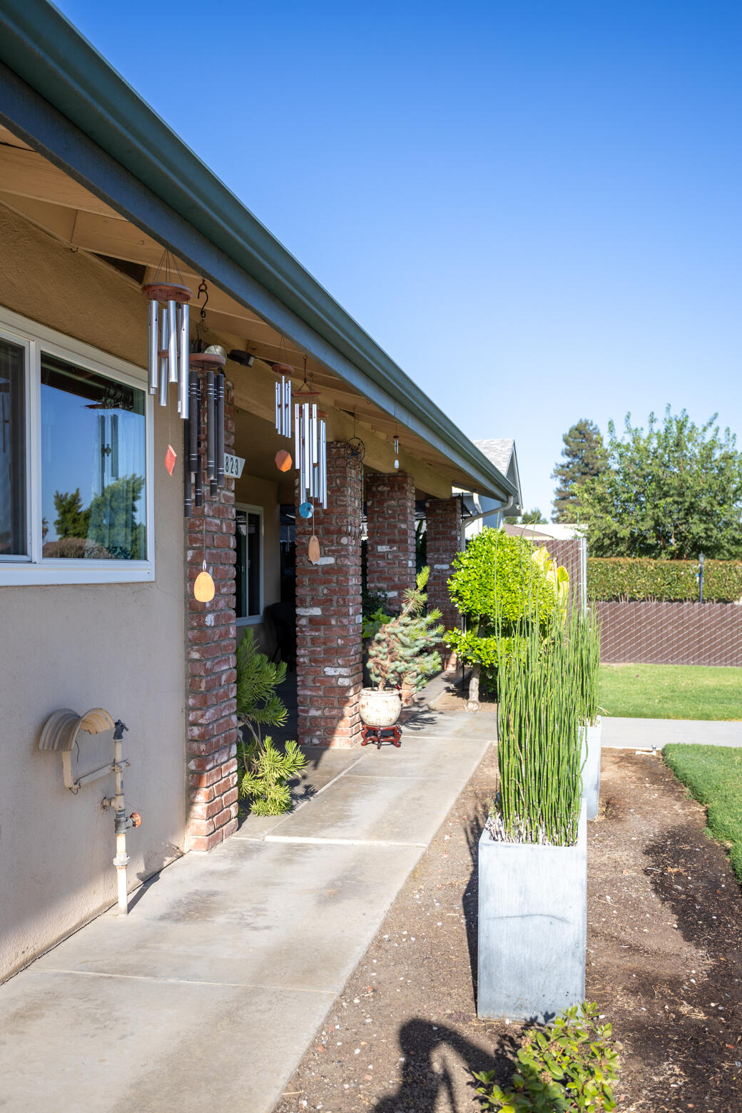 823 W Kanai Ave, Porterville, CA 93257