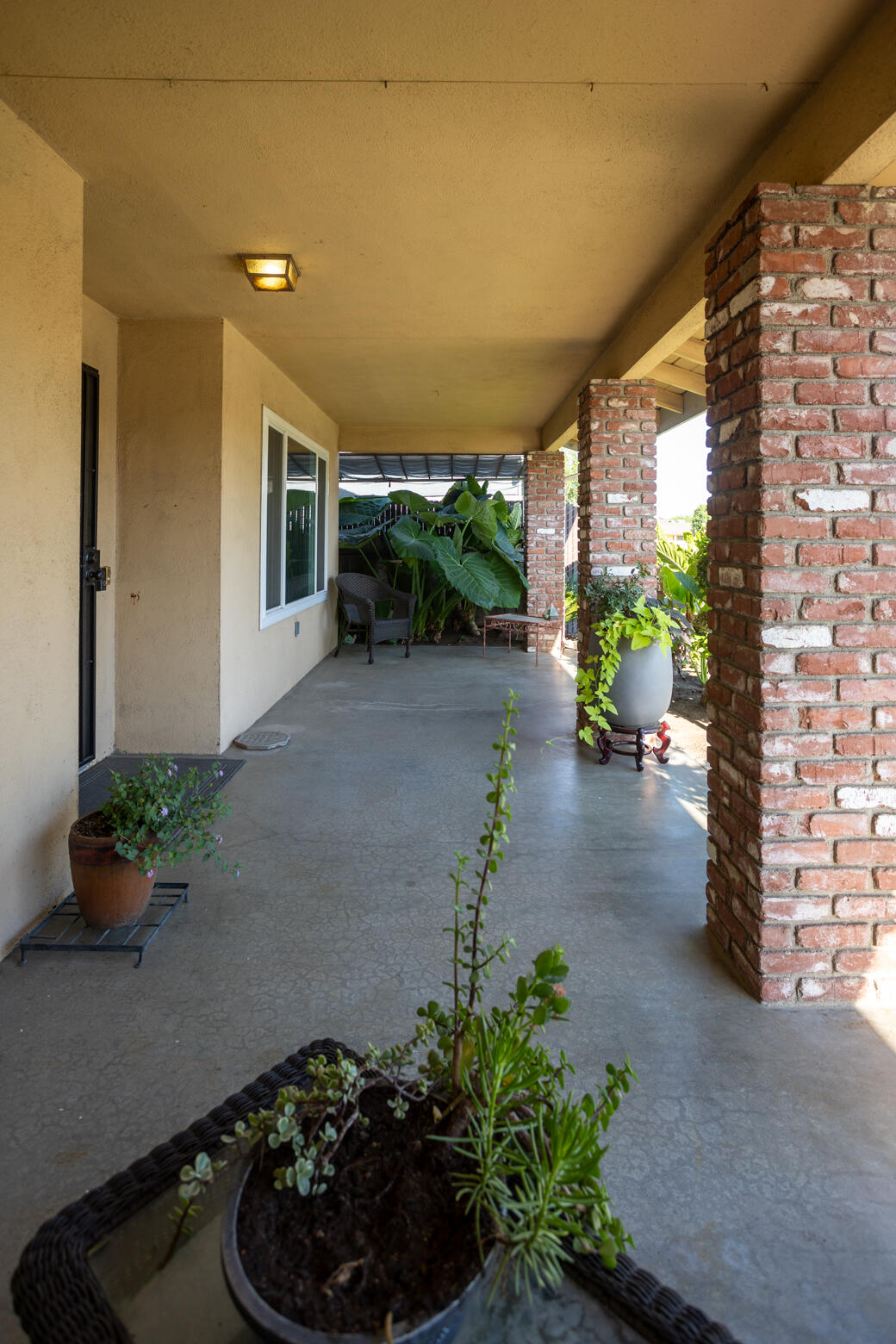 823 W Kanai Ave, Porterville, CA 93257