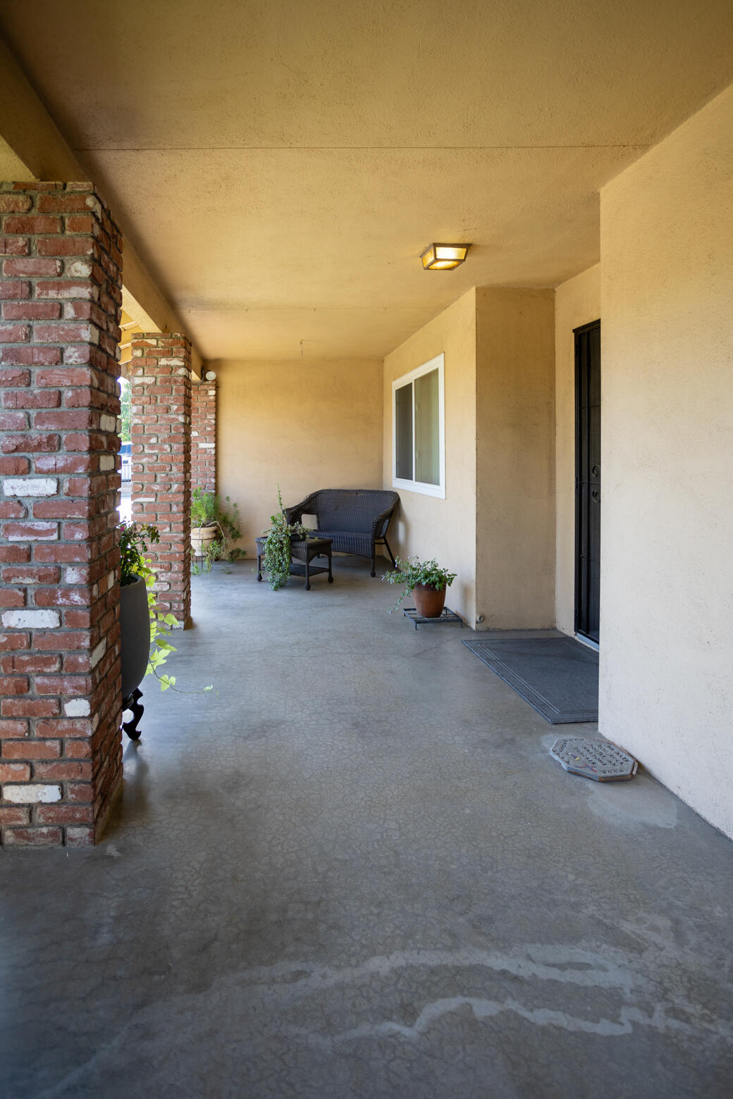 823 W Kanai Ave, Porterville, CA 93257
