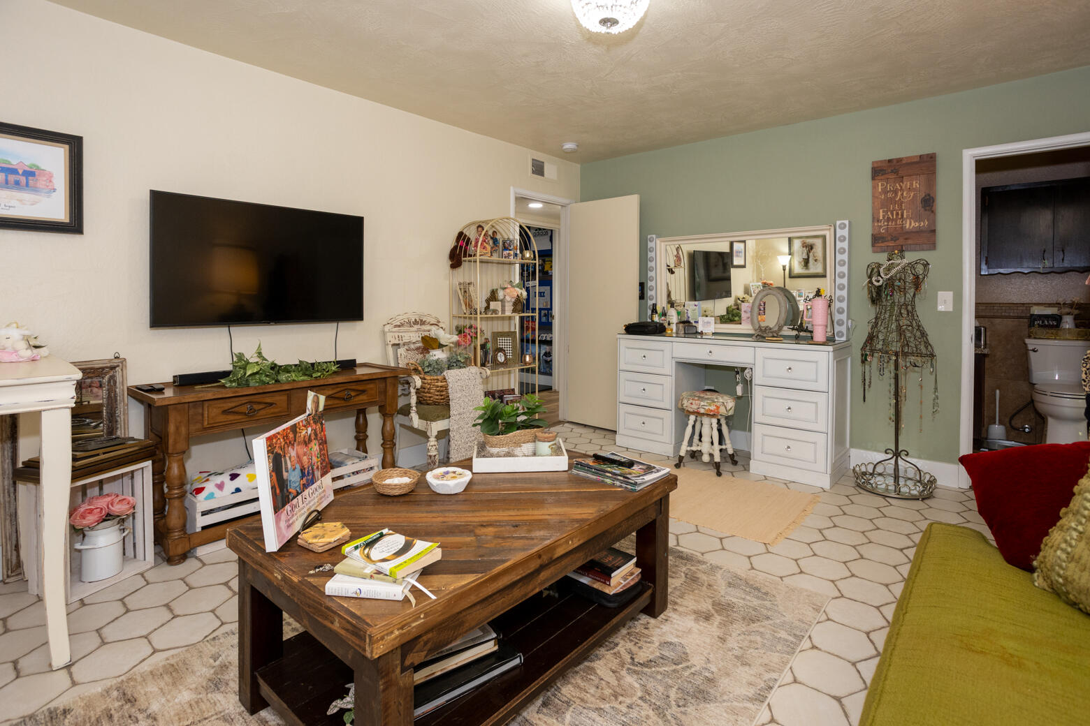 823 W Kanai Ave, Porterville, CA 93257