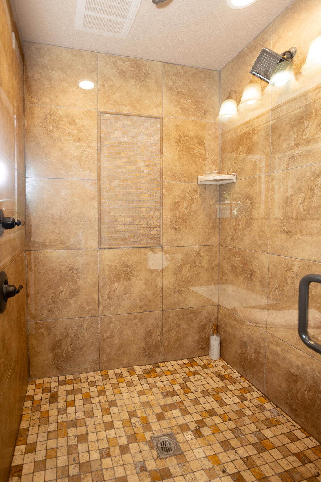 823 W Kanai Ave, Porterville, CA 93257