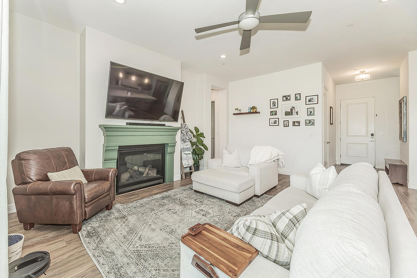 2193 E Kamm Ave, Kingsburg, CA 93631