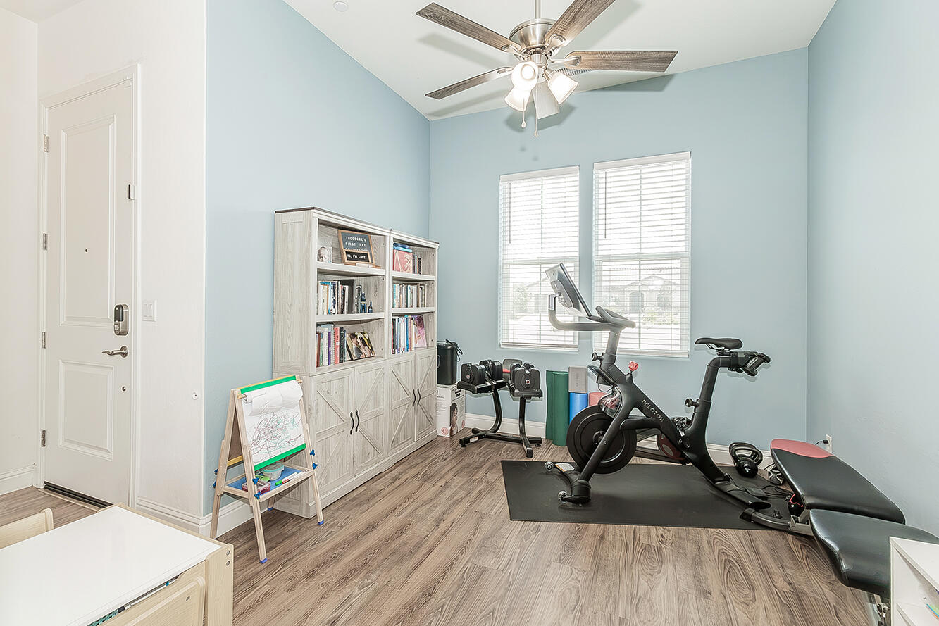2193 E Kamm Ave, Kingsburg, CA 93631