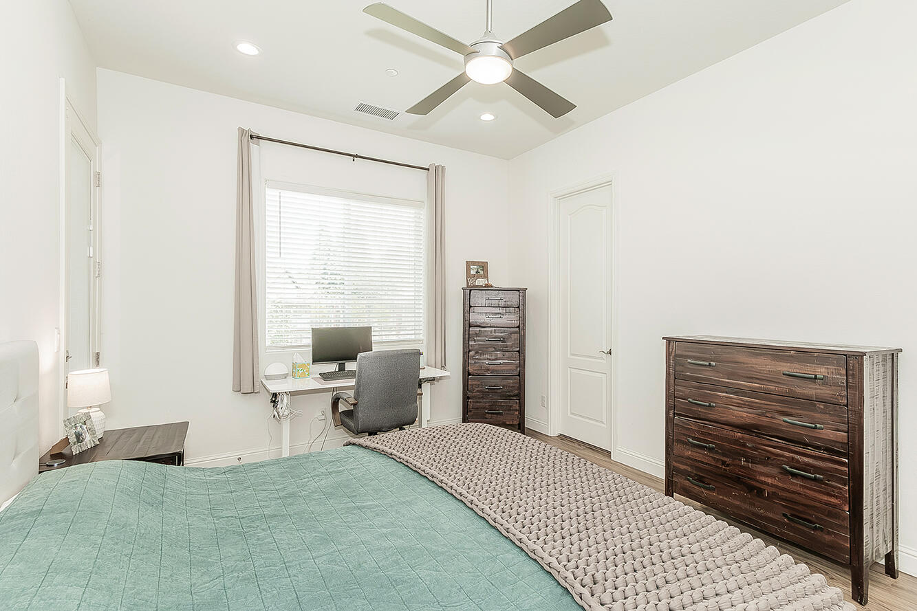 2193 E Kamm Ave, Kingsburg, CA 93631