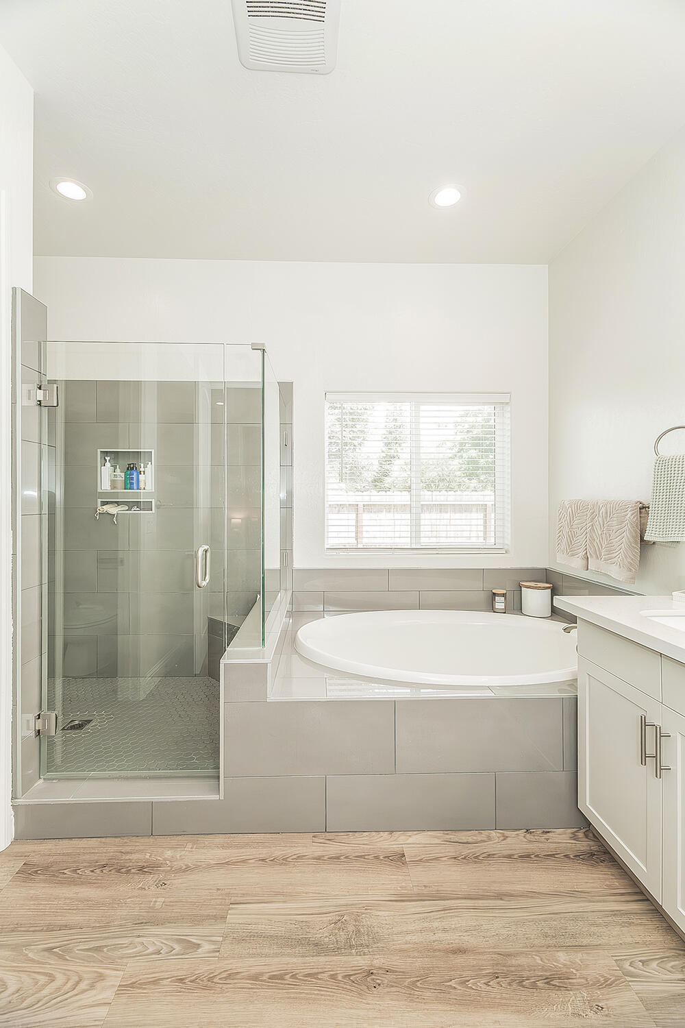 2193 E Kamm Ave, Kingsburg, CA 93631