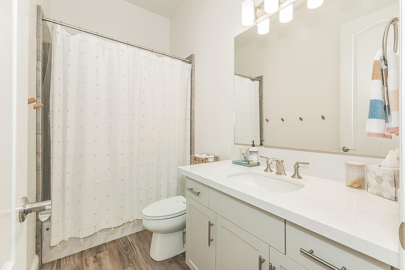 2193 E Kamm Ave, Kingsburg, CA 93631