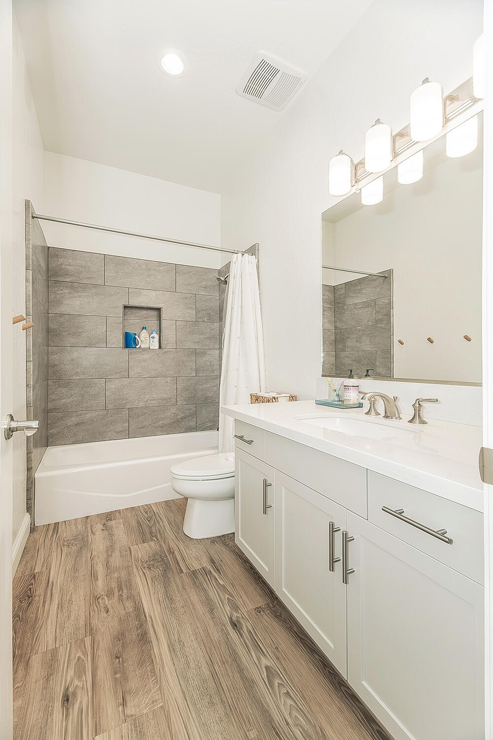 2193 E Kamm Ave, Kingsburg, CA 93631