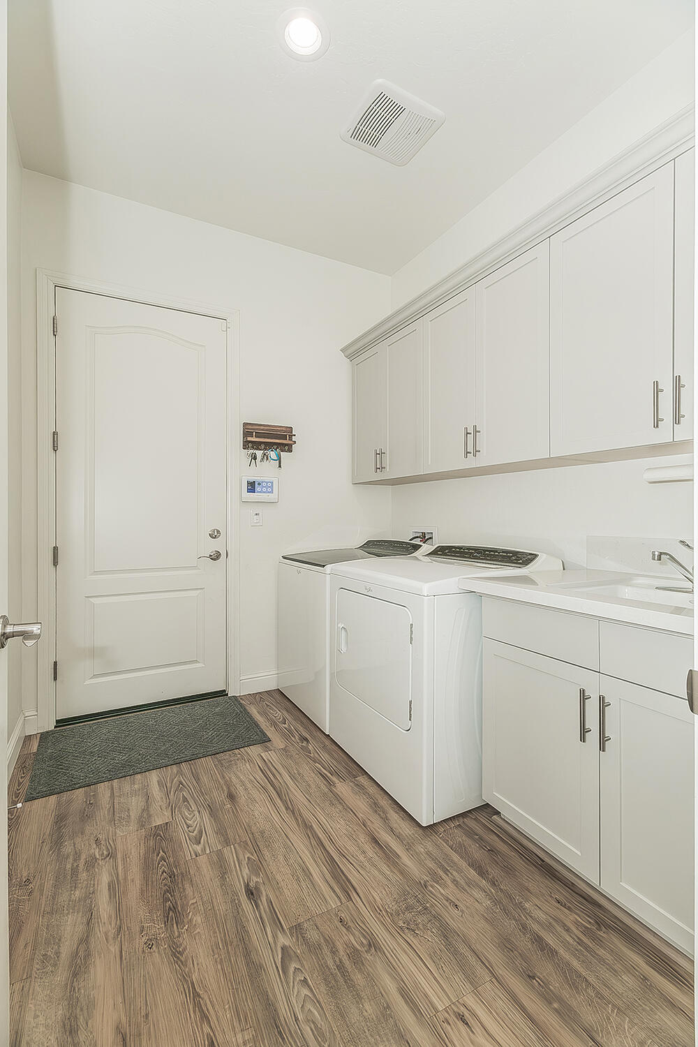 2193 E Kamm Ave, Kingsburg, CA 93631